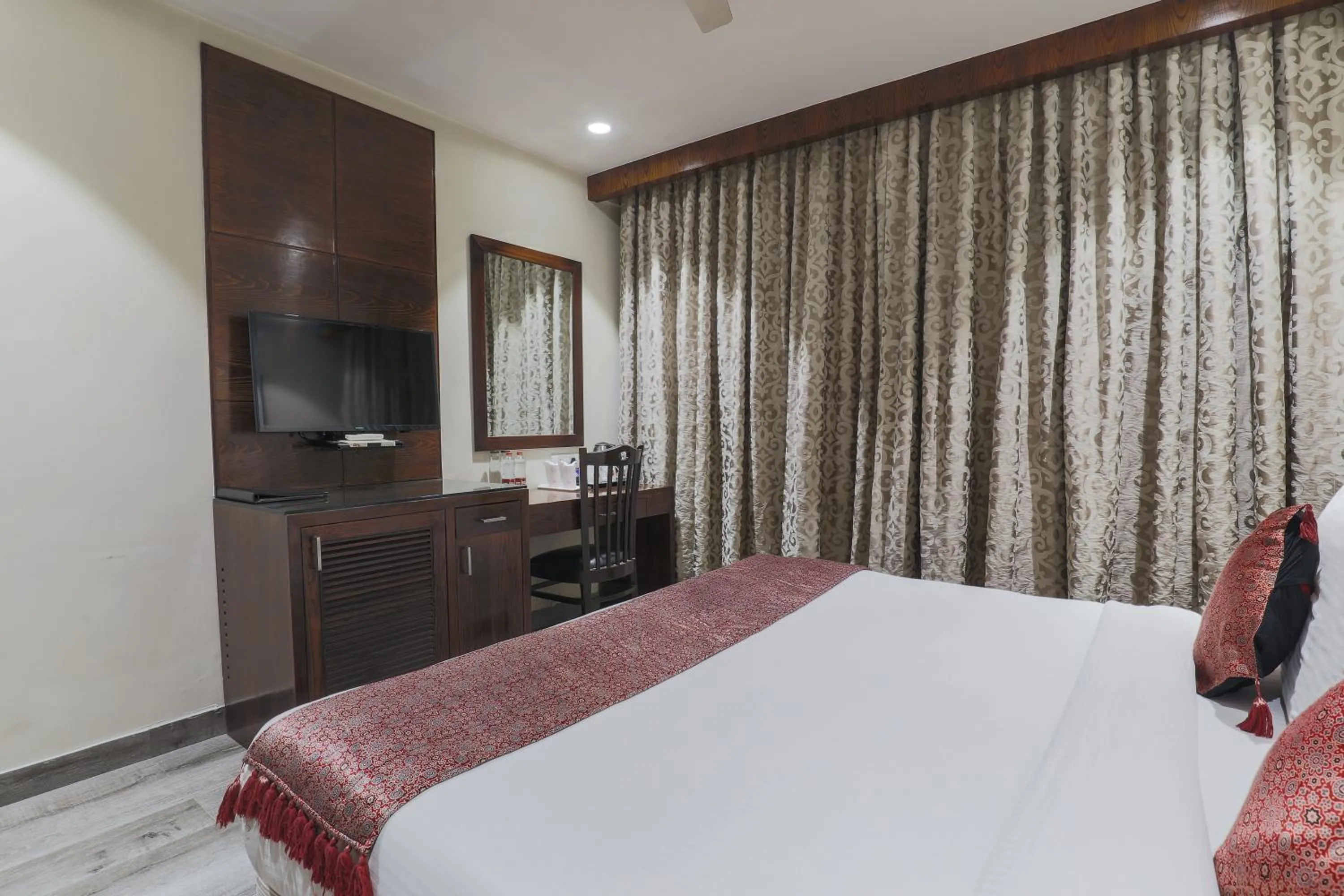 Photo of the whole room, Bed in Hotel Bluestone Nehru Place by The Cosy Hotels