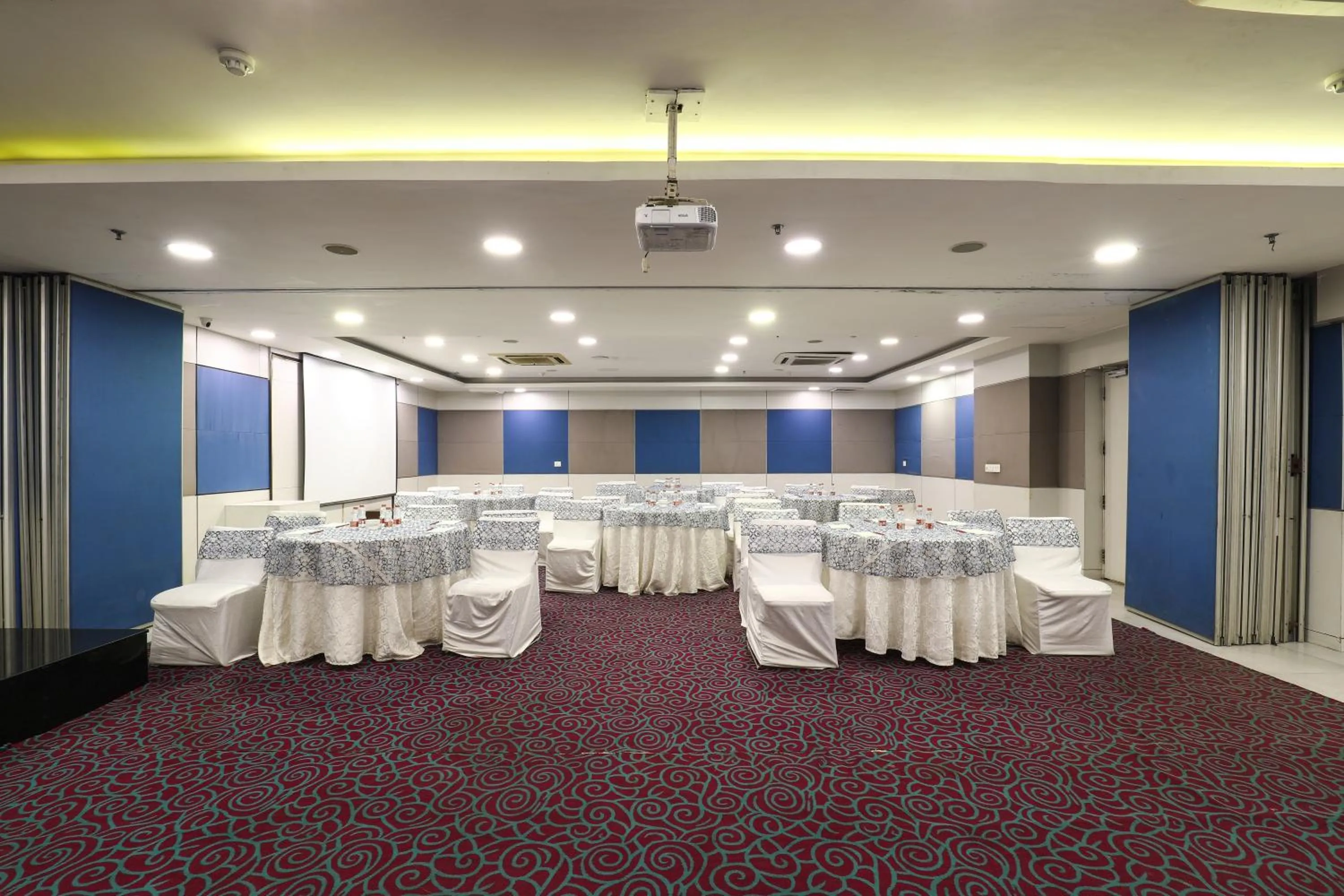 Meeting/conference room in Hotel Bluestone Nehru Place by The Cosy Hotels