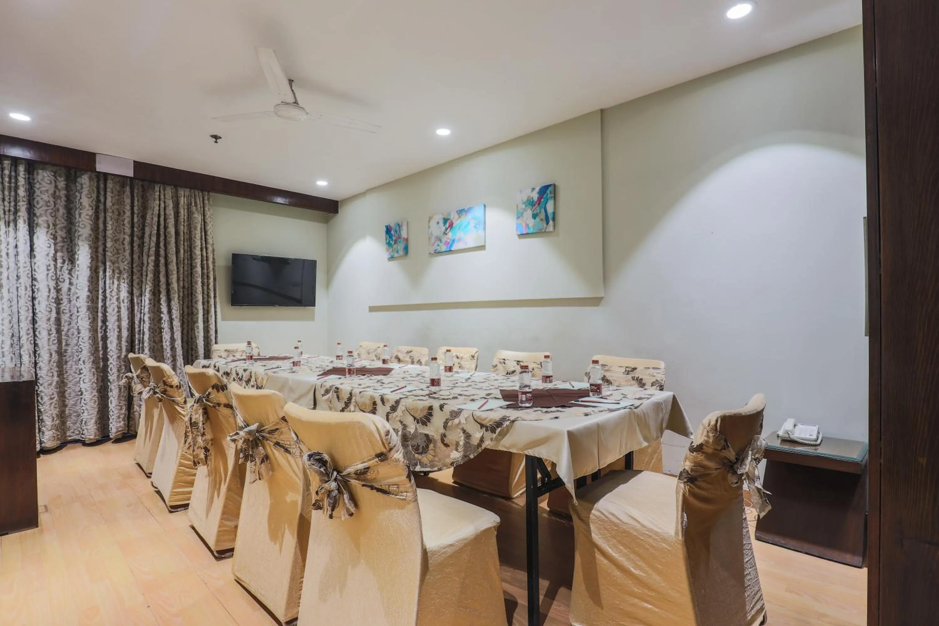 Meeting/conference room in Hotel Bluestone Nehru Place by The Cosy Hotels