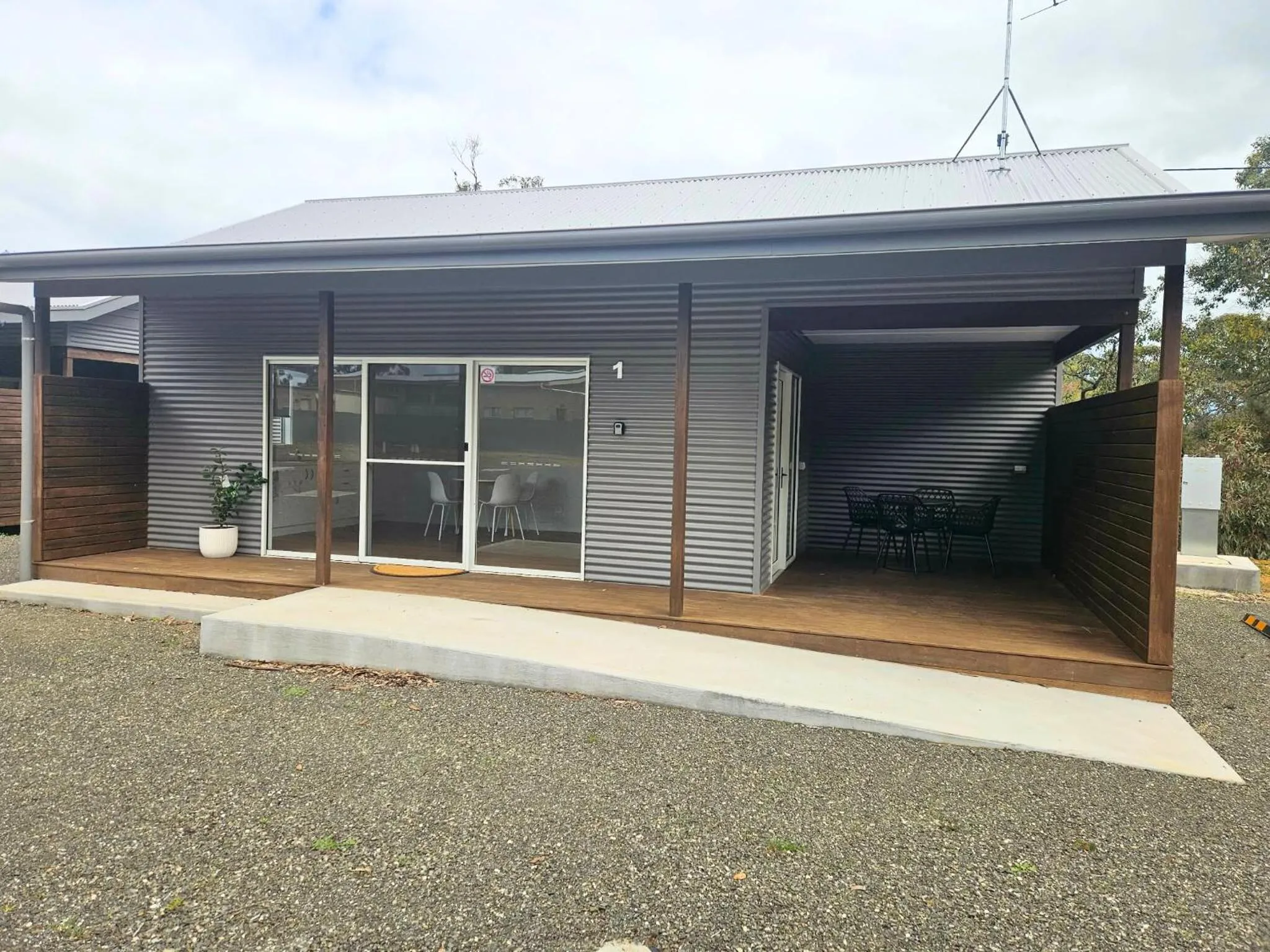 Parndana Hotel Cabins