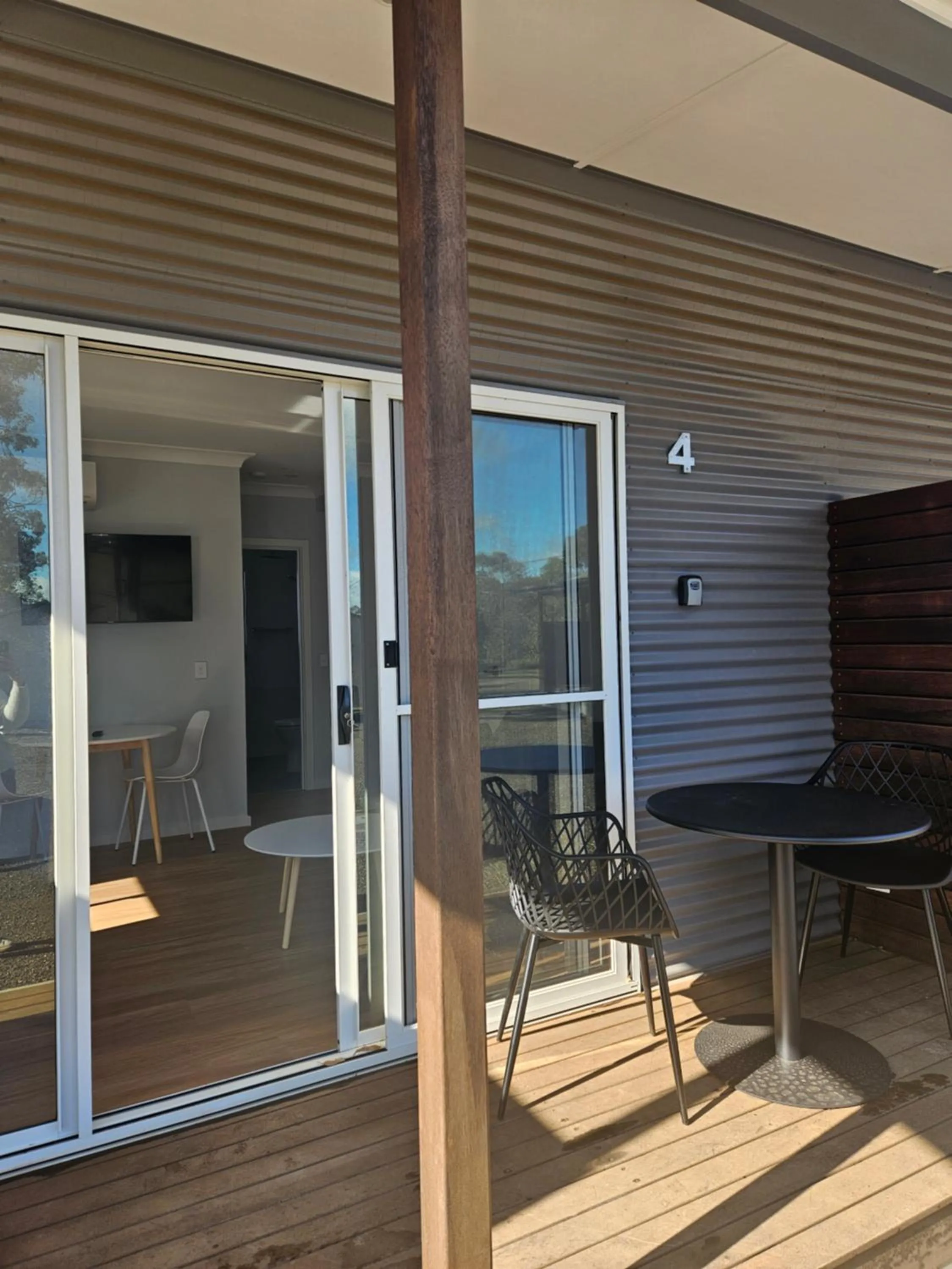 Parndana Hotel Cabins