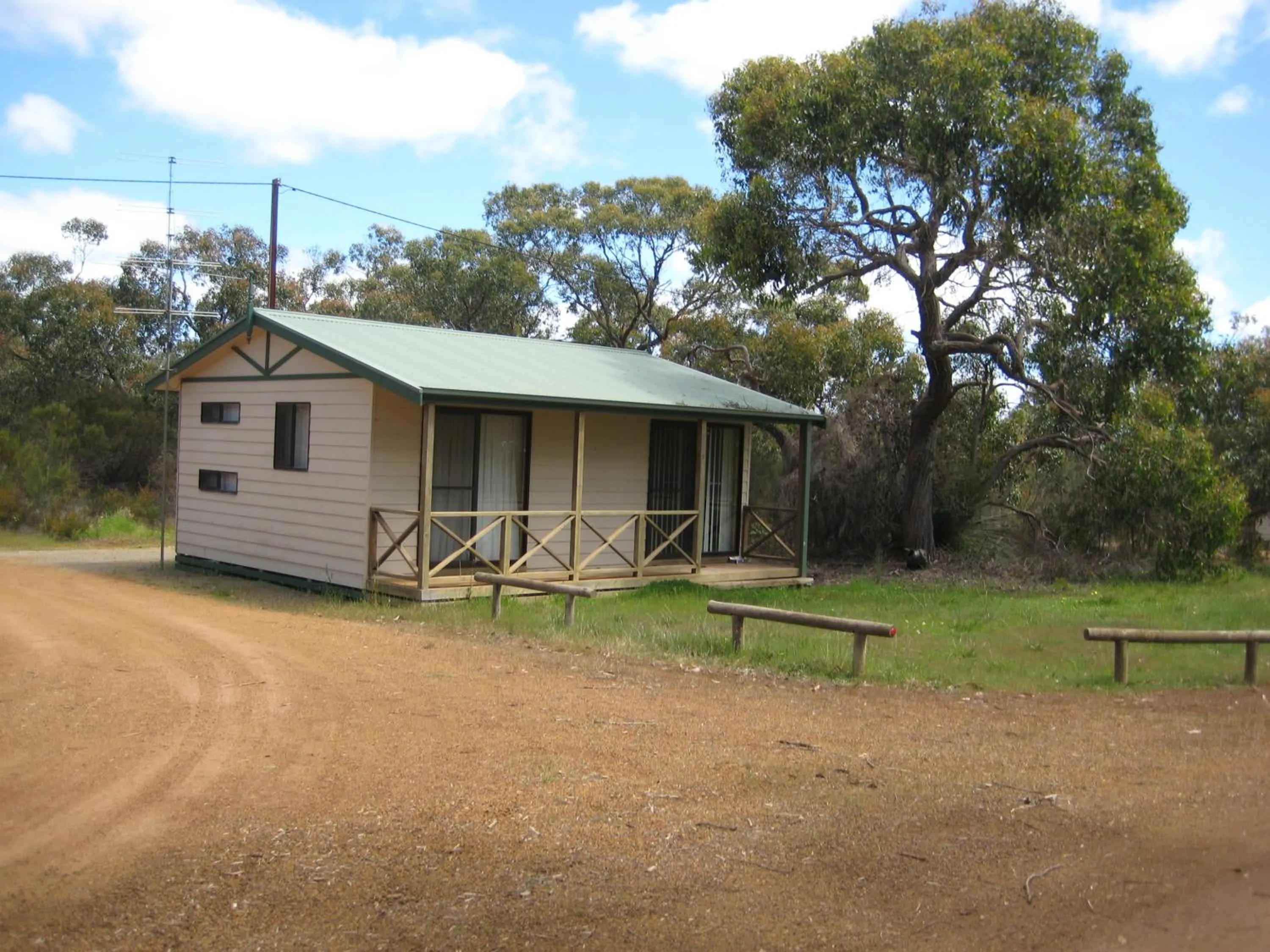 Facade/entrance in Parndana Hotel Cabins