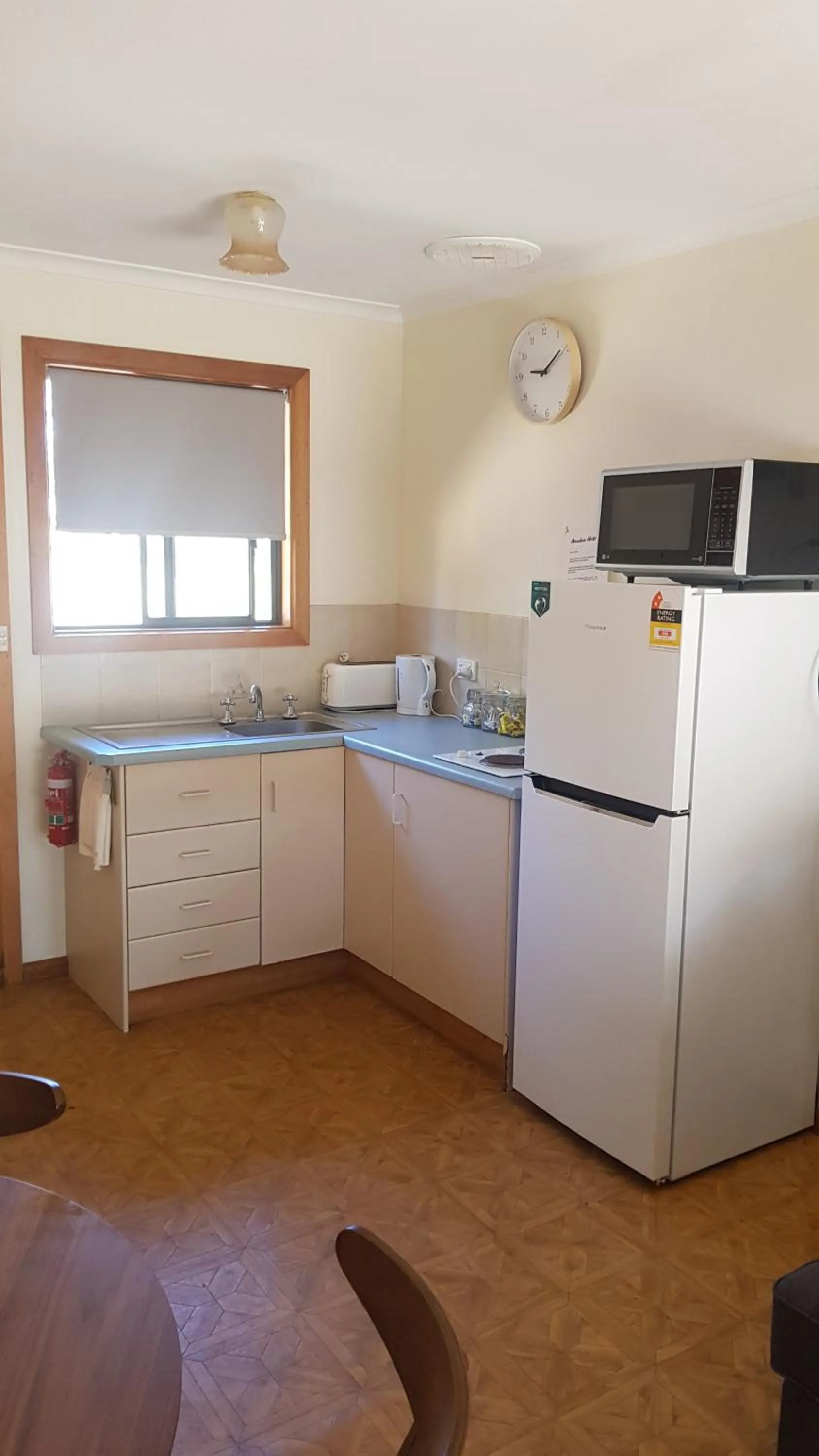 Kitchen or kitchenette in Parndana Hotel Cabins