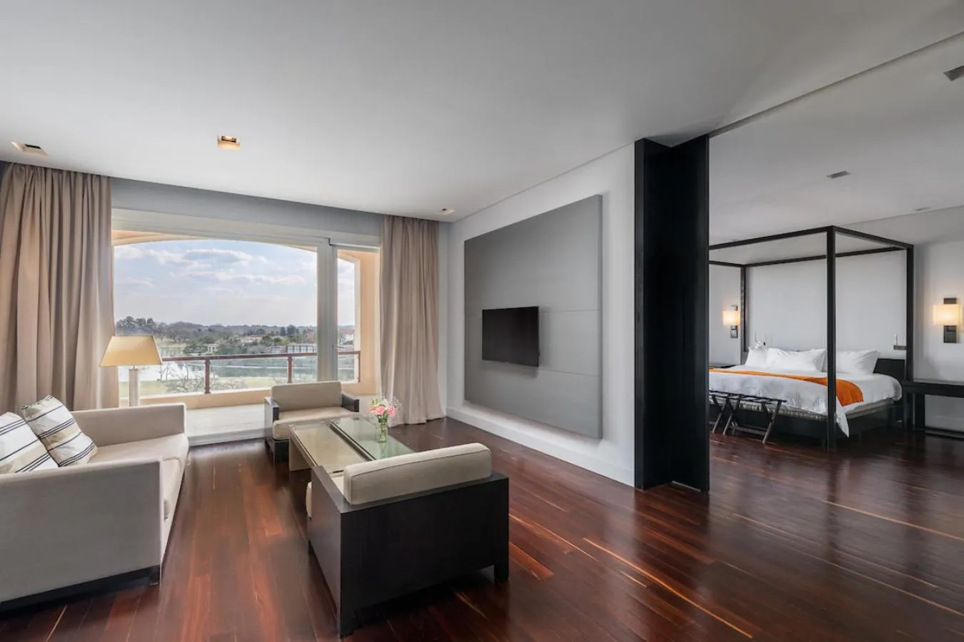 Bed in Sofitel La Reserva Cardales