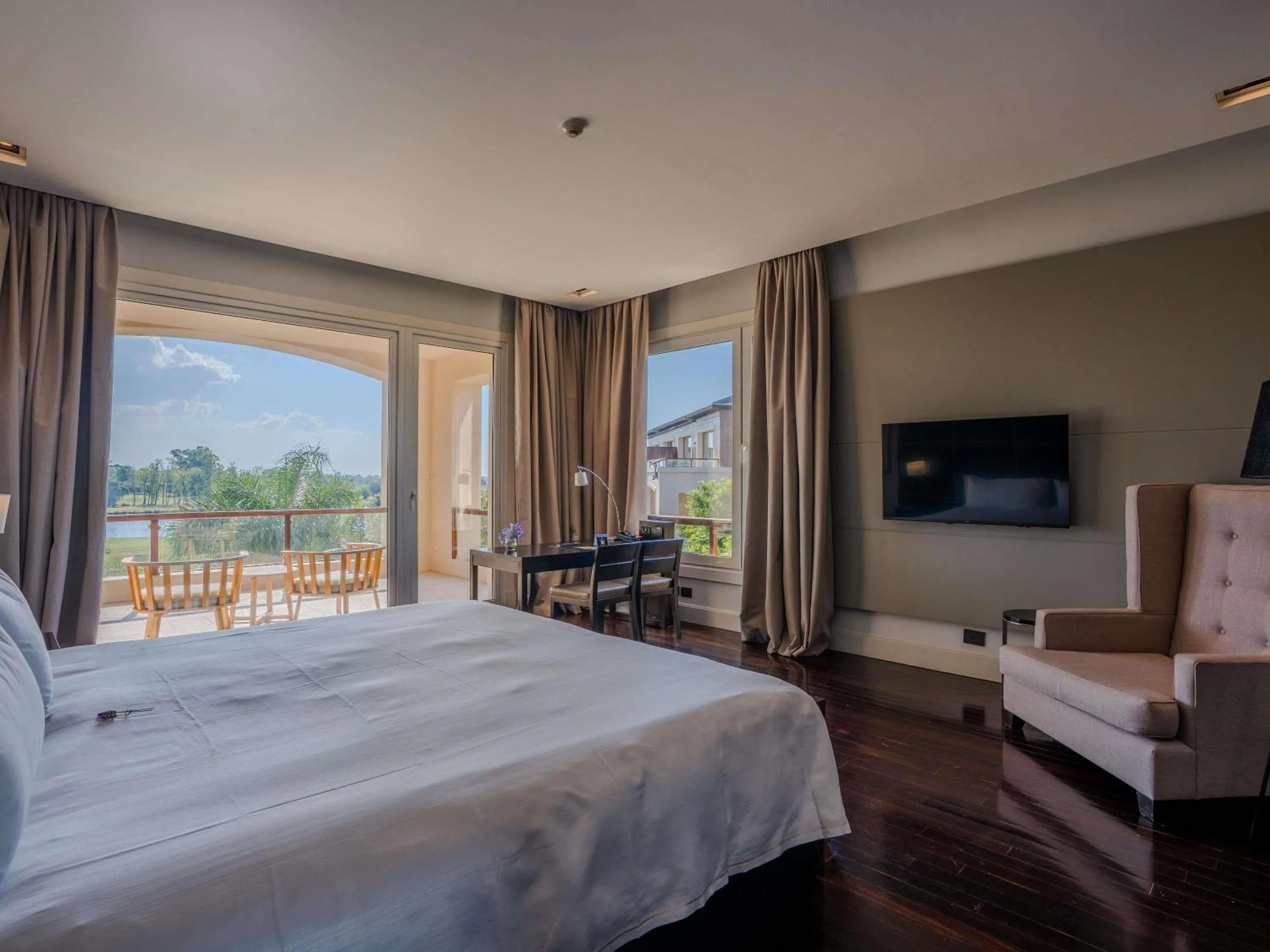 Bedroom, Bed in Sofitel La Reserva Cardales