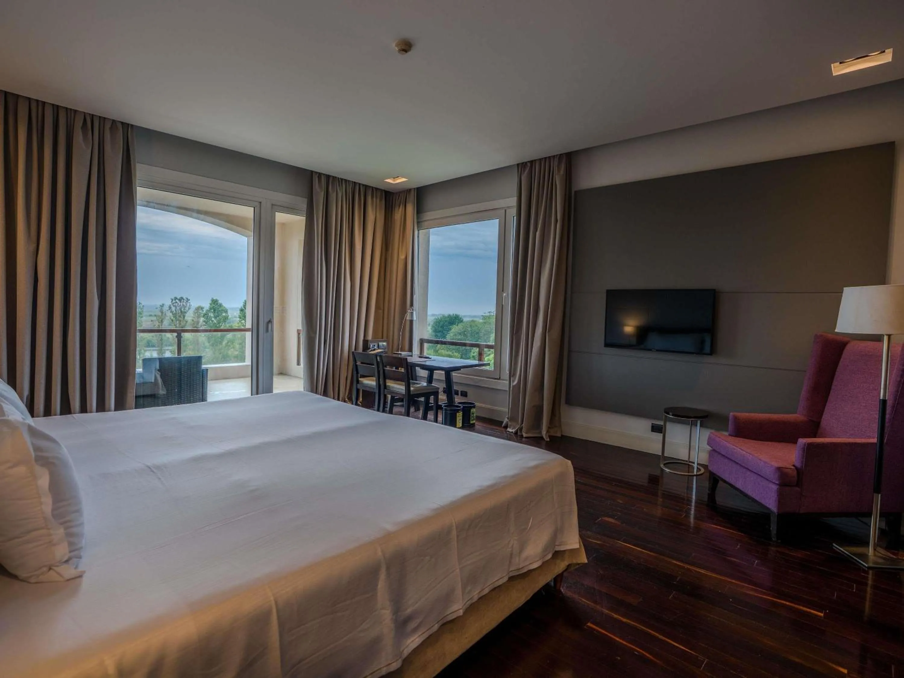 Bedroom, Bed in Sofitel La Reserva Cardales