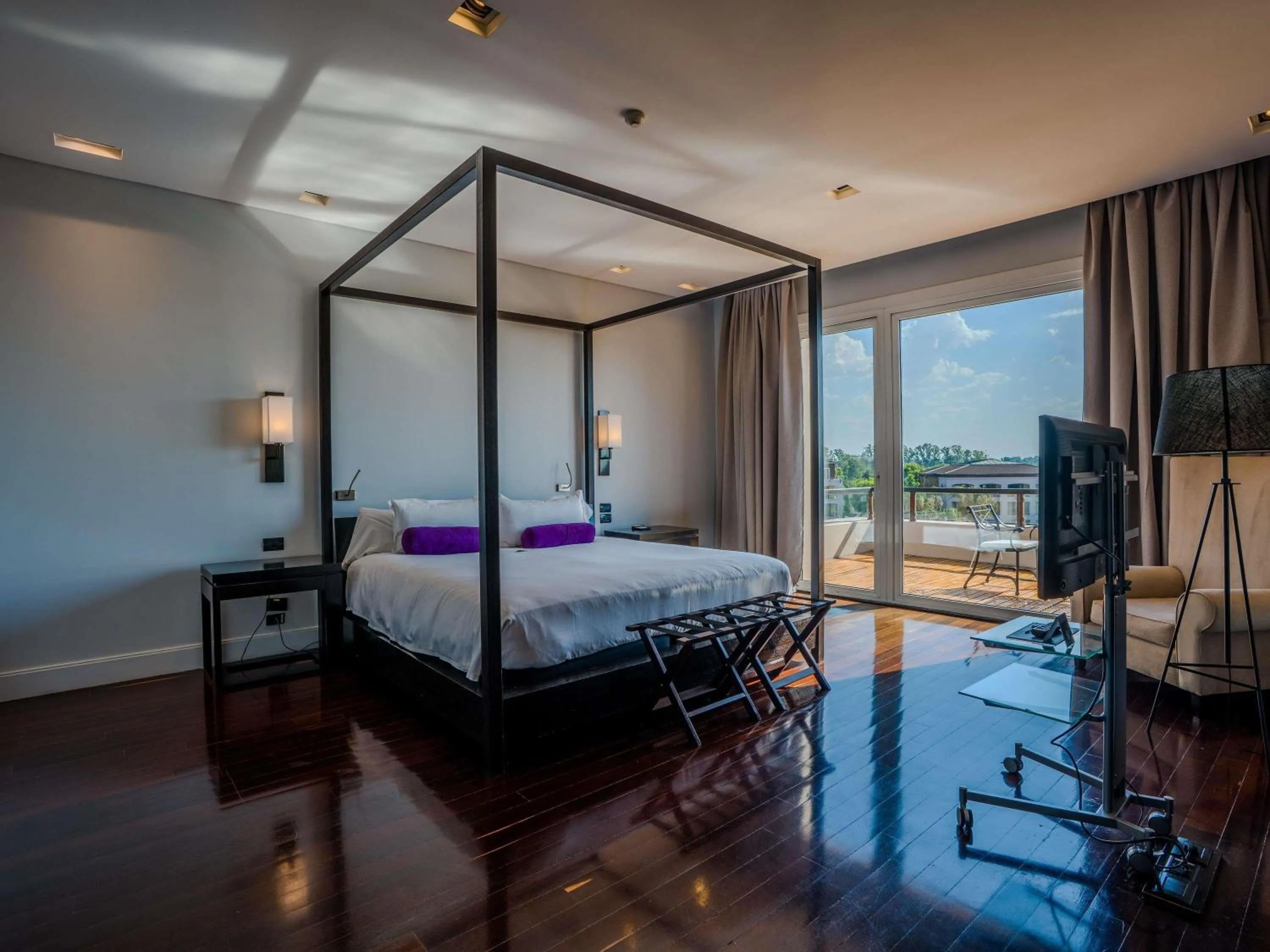 Photo of the whole room, Bed in Sofitel La Reserva Cardales