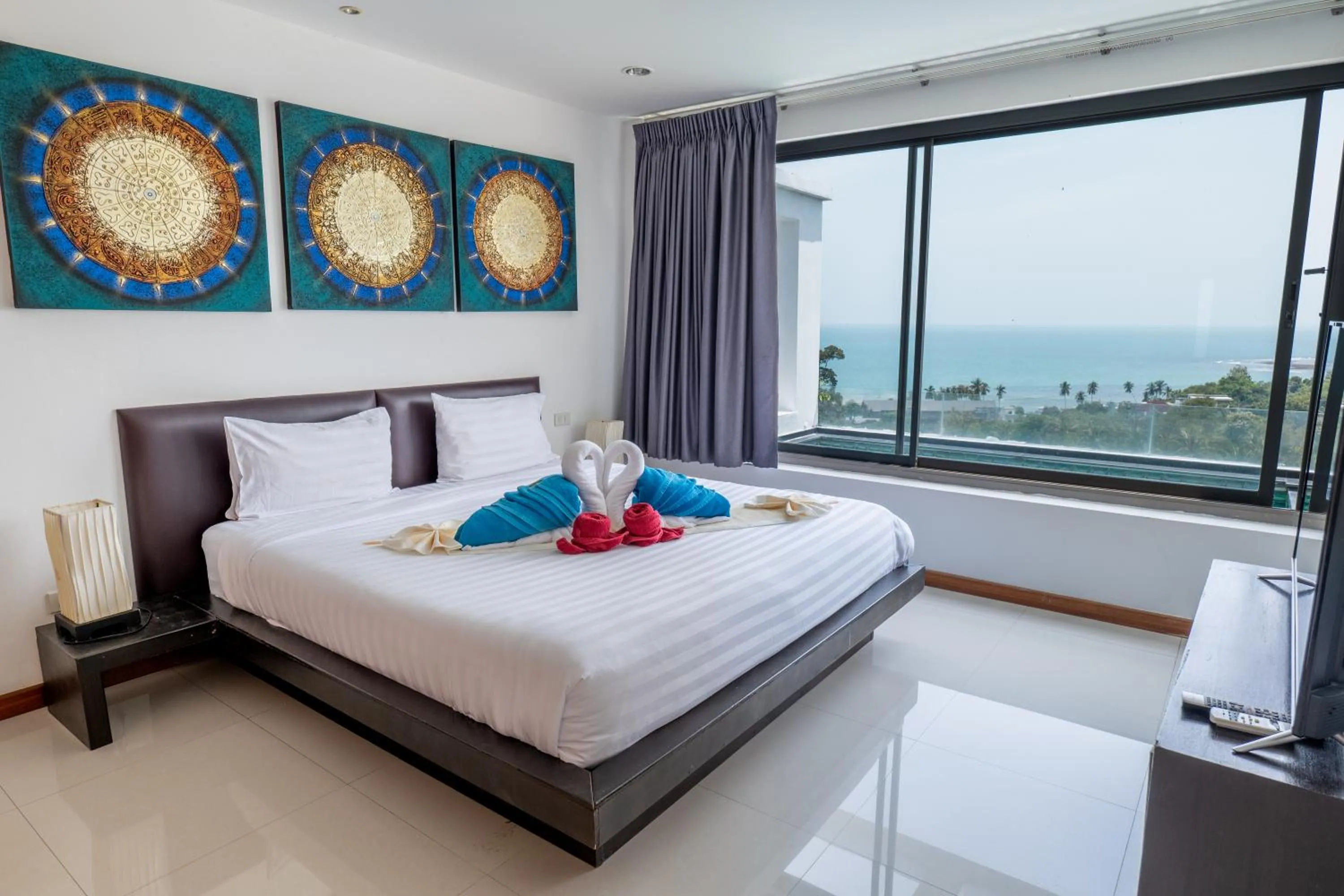 Bed in Tropical Sea View Residence