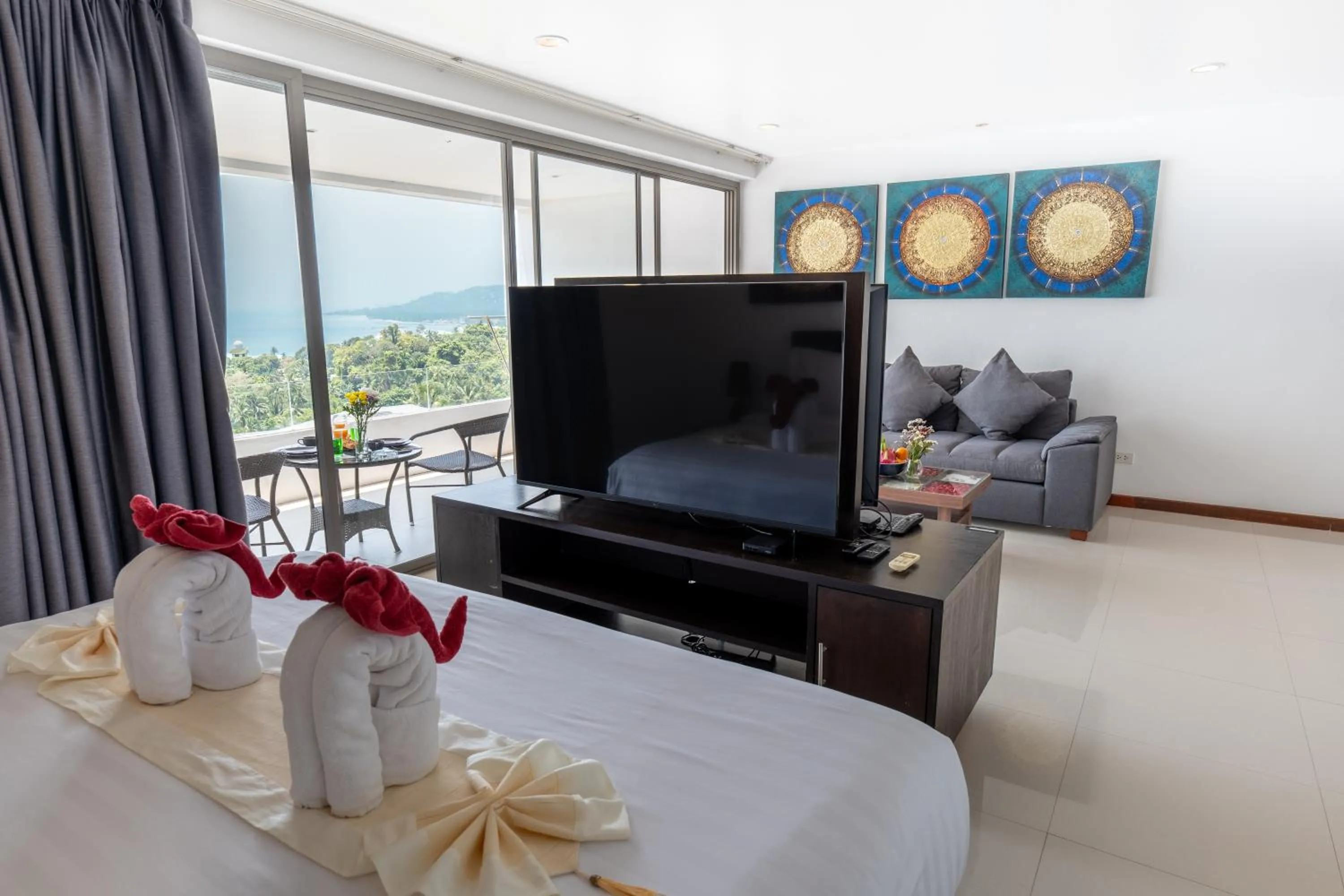 Bed in Tropical Sea View Residence