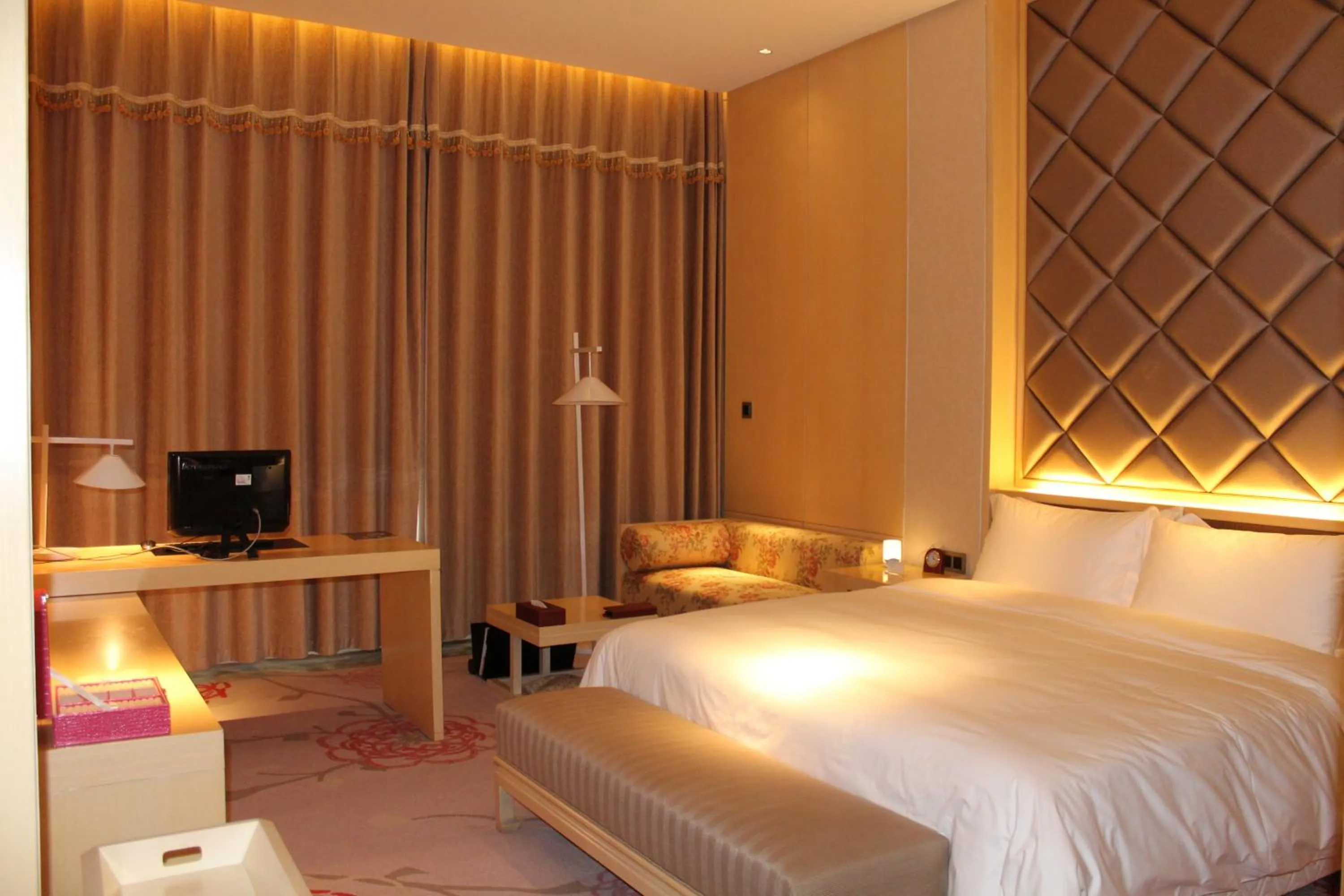 Bed in Tai Zhou International Jinling Hotel