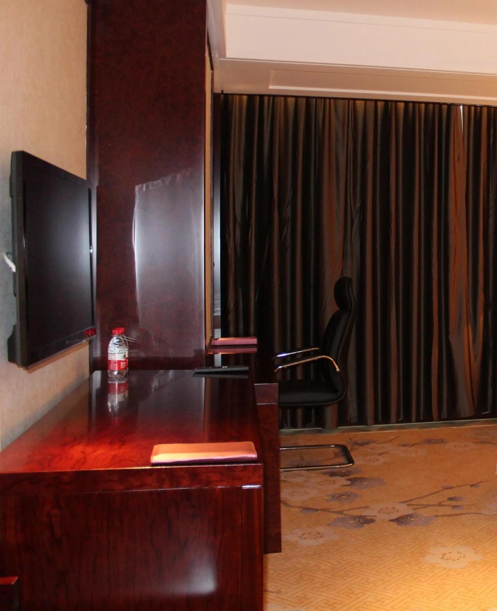 TV and multimedia in Tai Zhou International Jinling Hotel