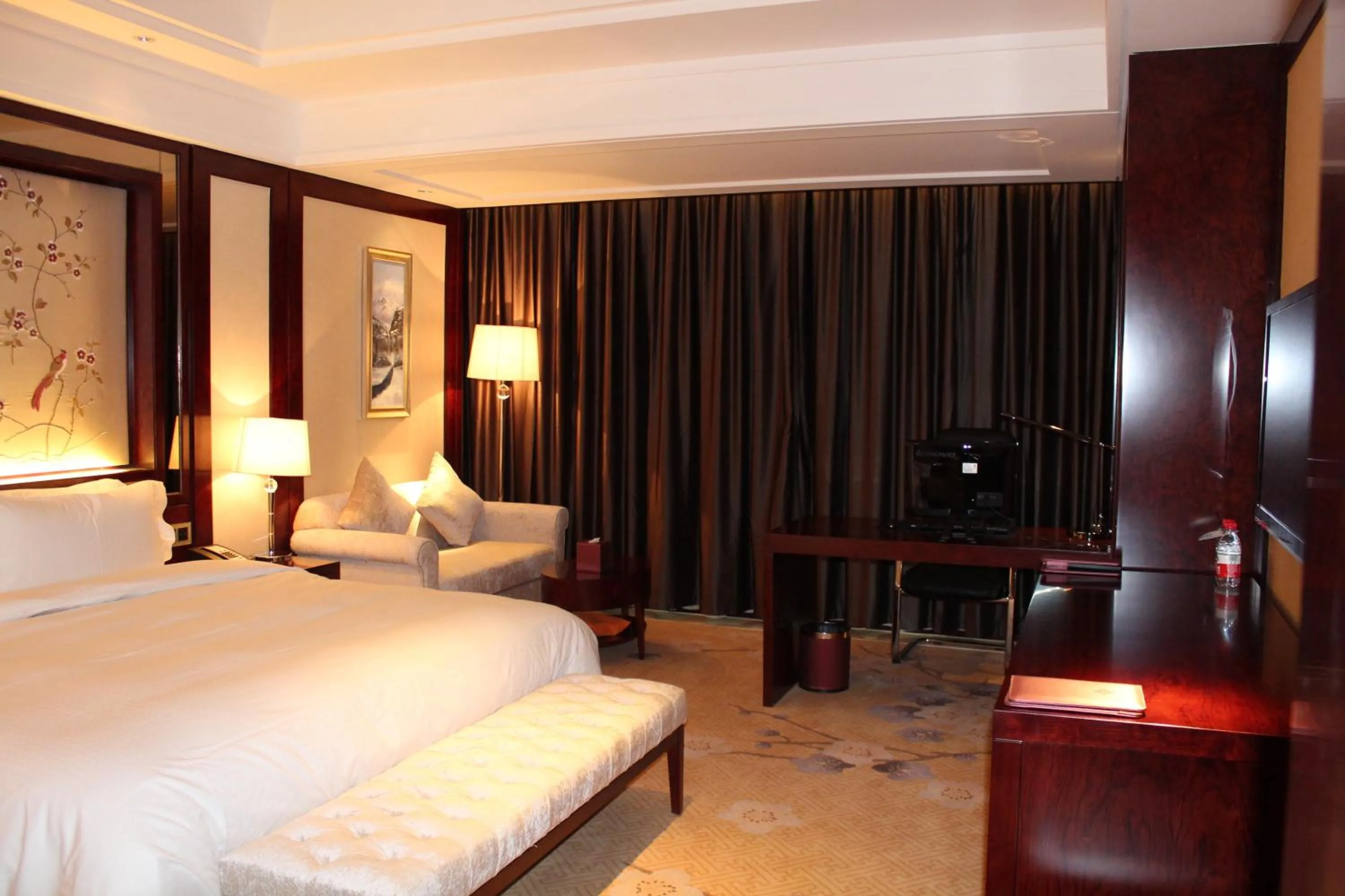 Bed in Tai Zhou International Jinling Hotel