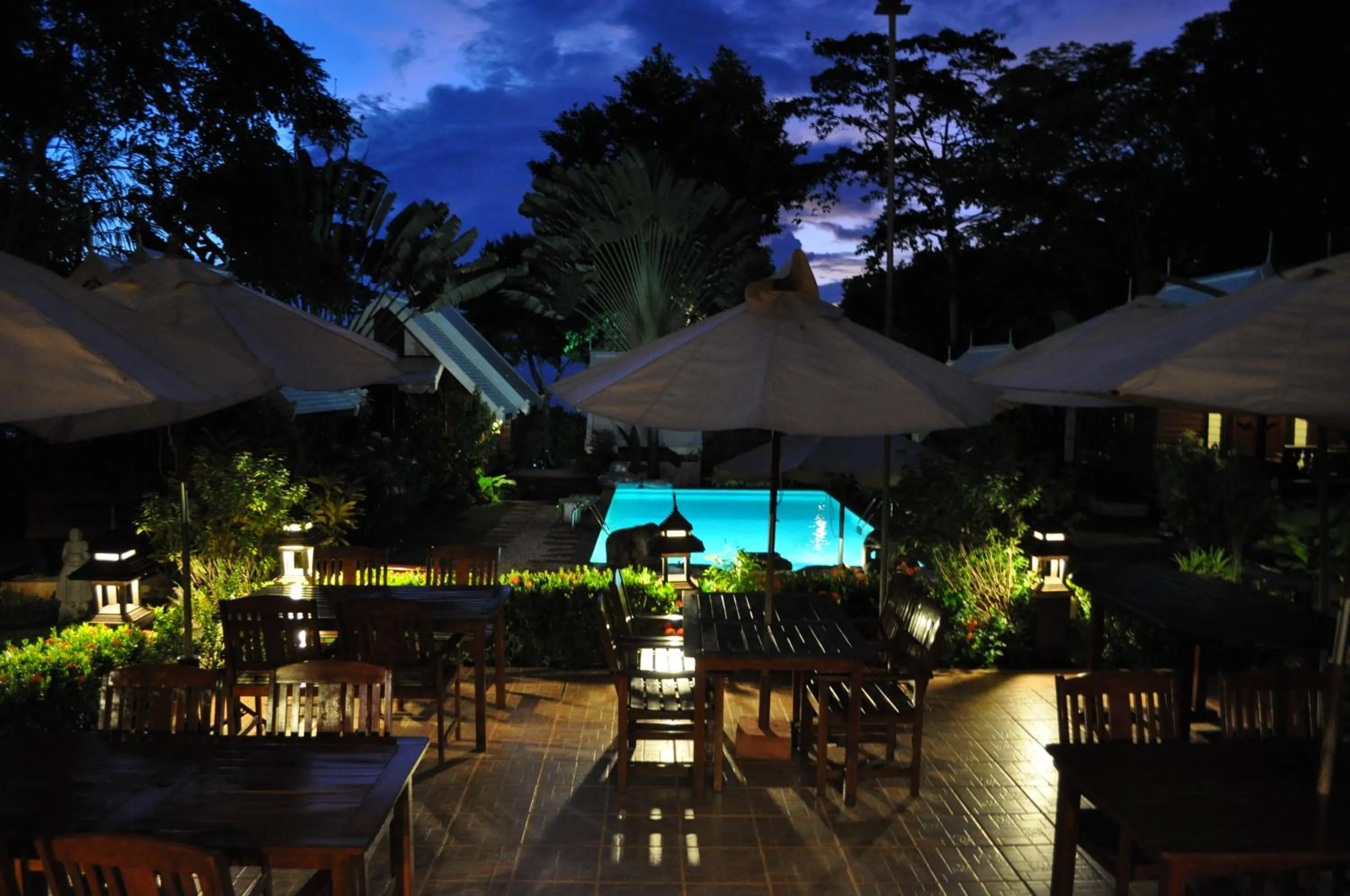 Night in Le Passe-Temps