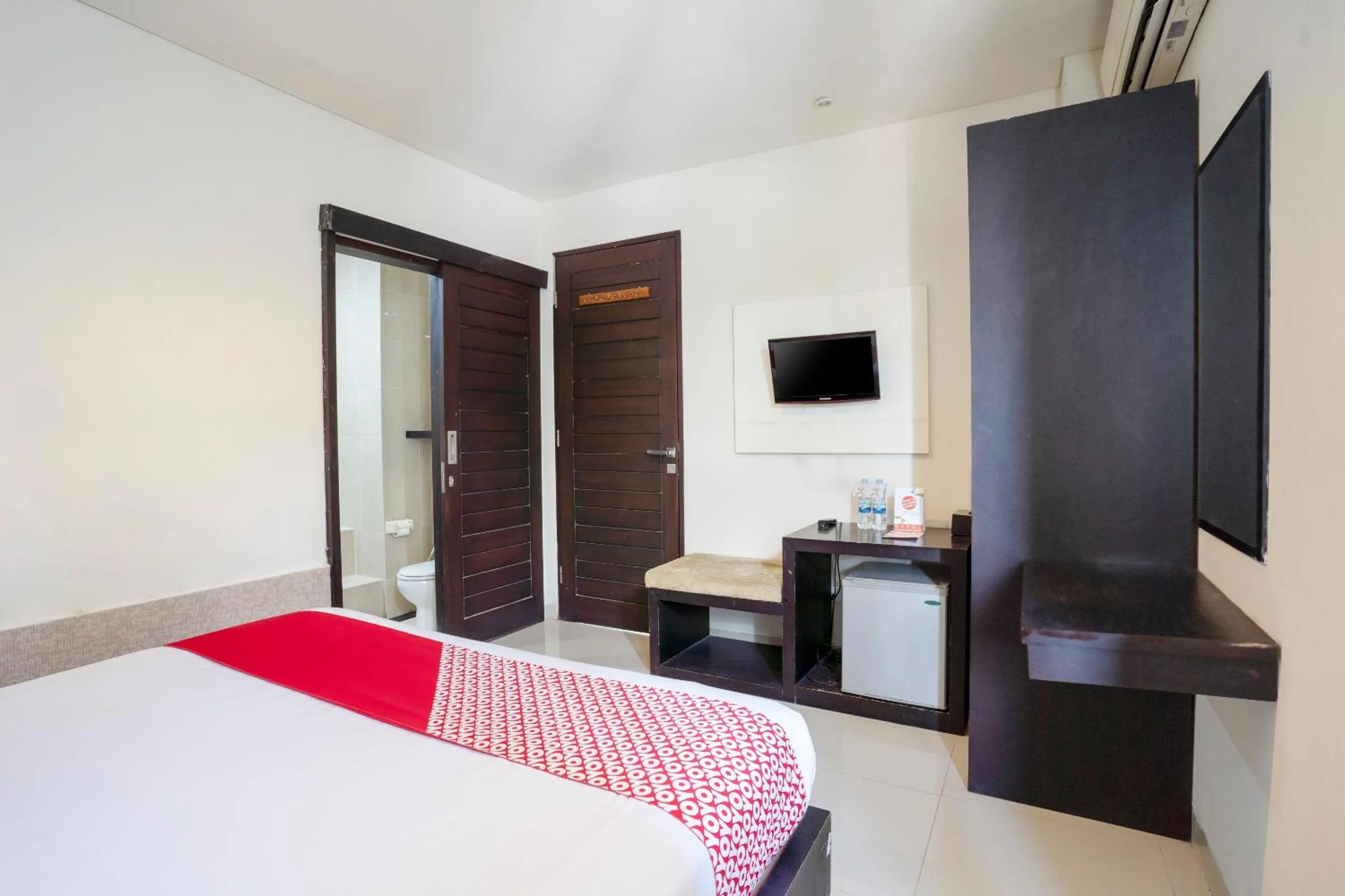 Bedroom in OYO 482 Anika Guest House