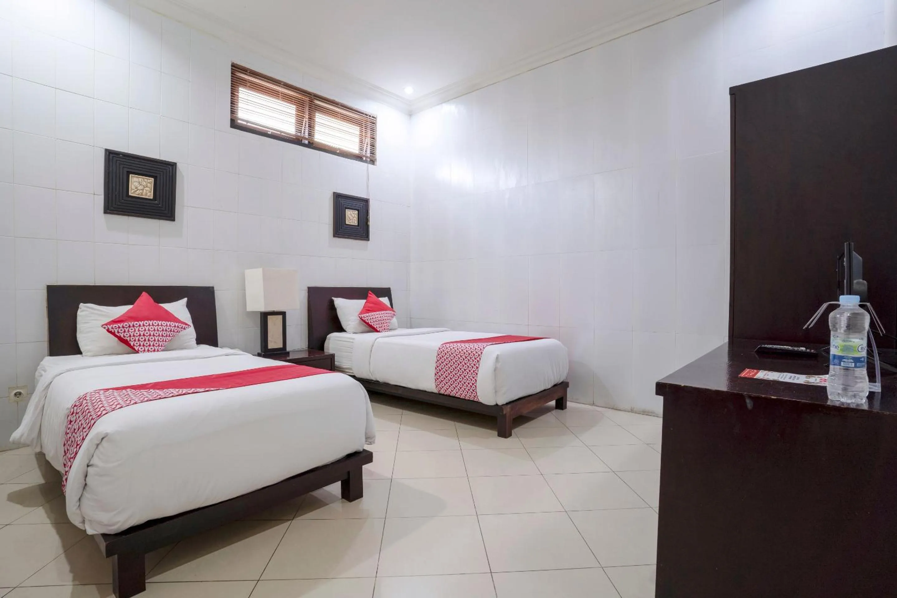 Bedroom in OYO 482 Anika Guest House