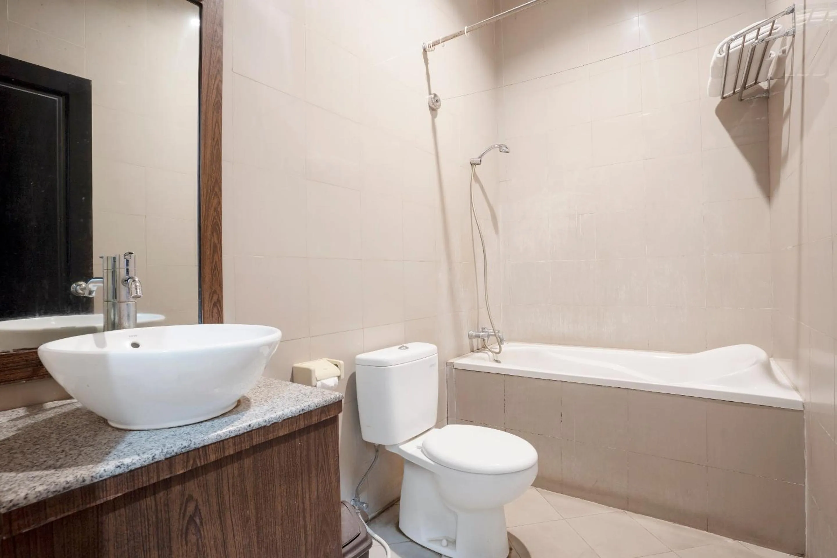 Bathroom in OYO 482 Anika Guest House