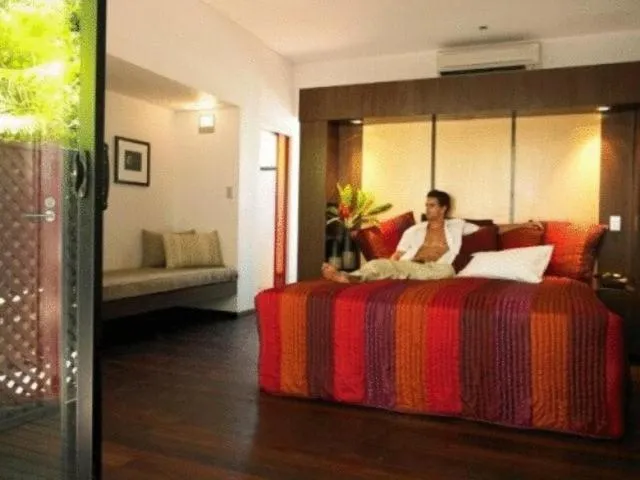 Bedroom, Bed in Pinctada McAlpine House