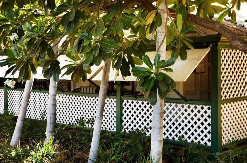 Facade/entrance in Pinctada McAlpine House