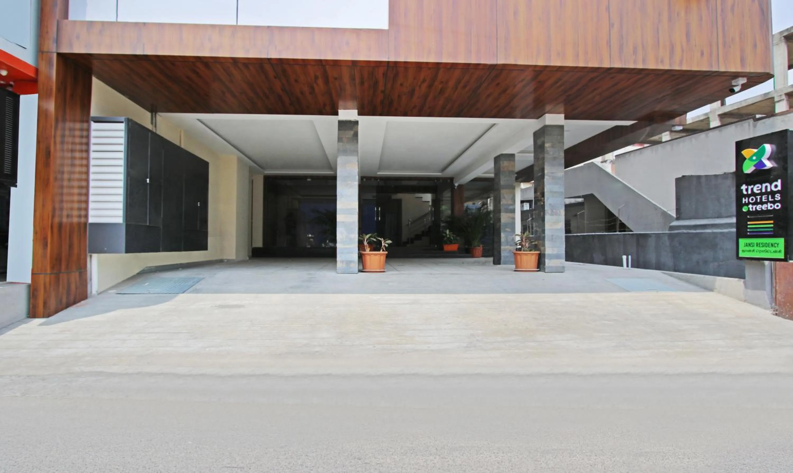 Facade/entrance in Itsy Hotels Jansi Residency