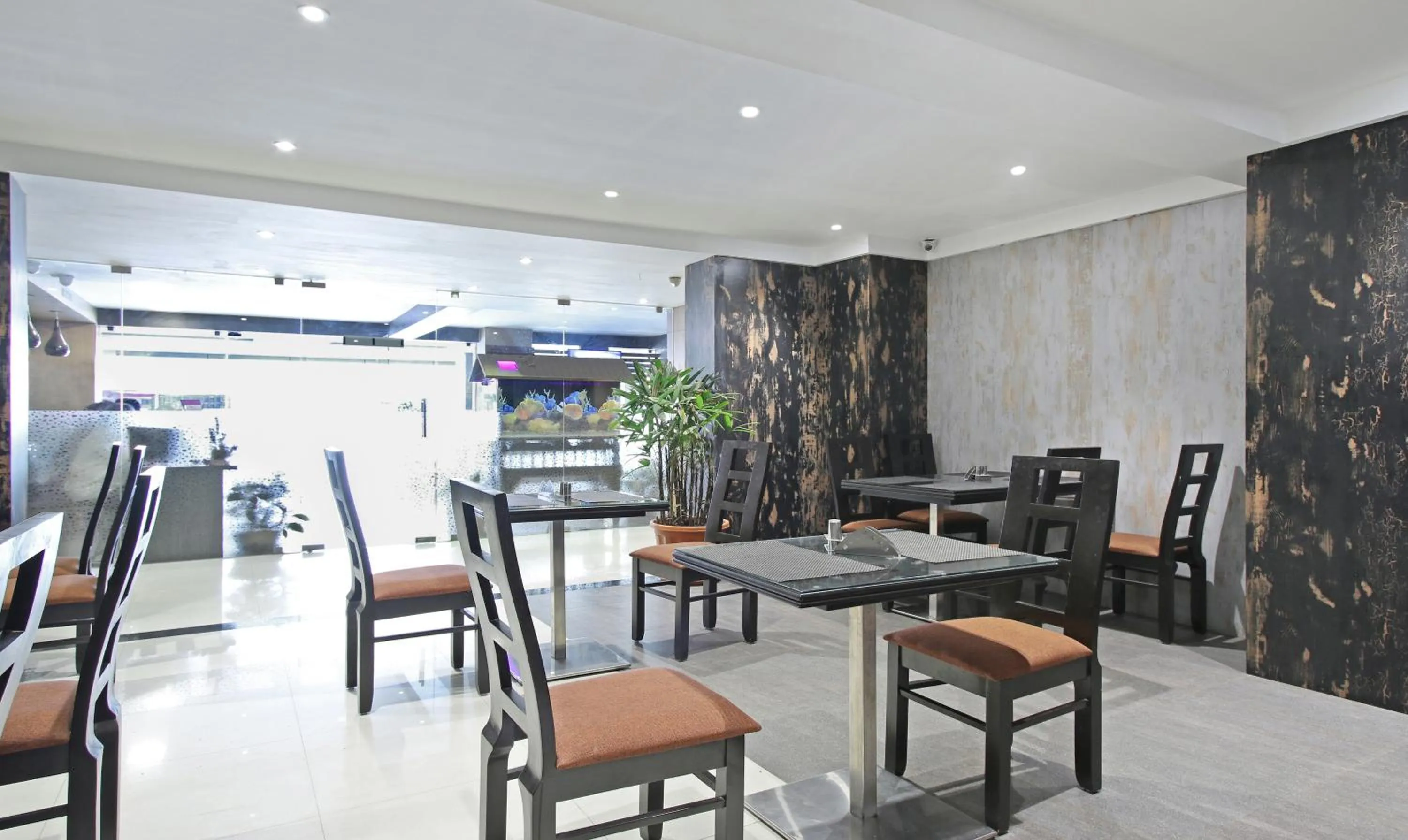 Restaurant/places to eat in Itsy Hotels Jansi Residency