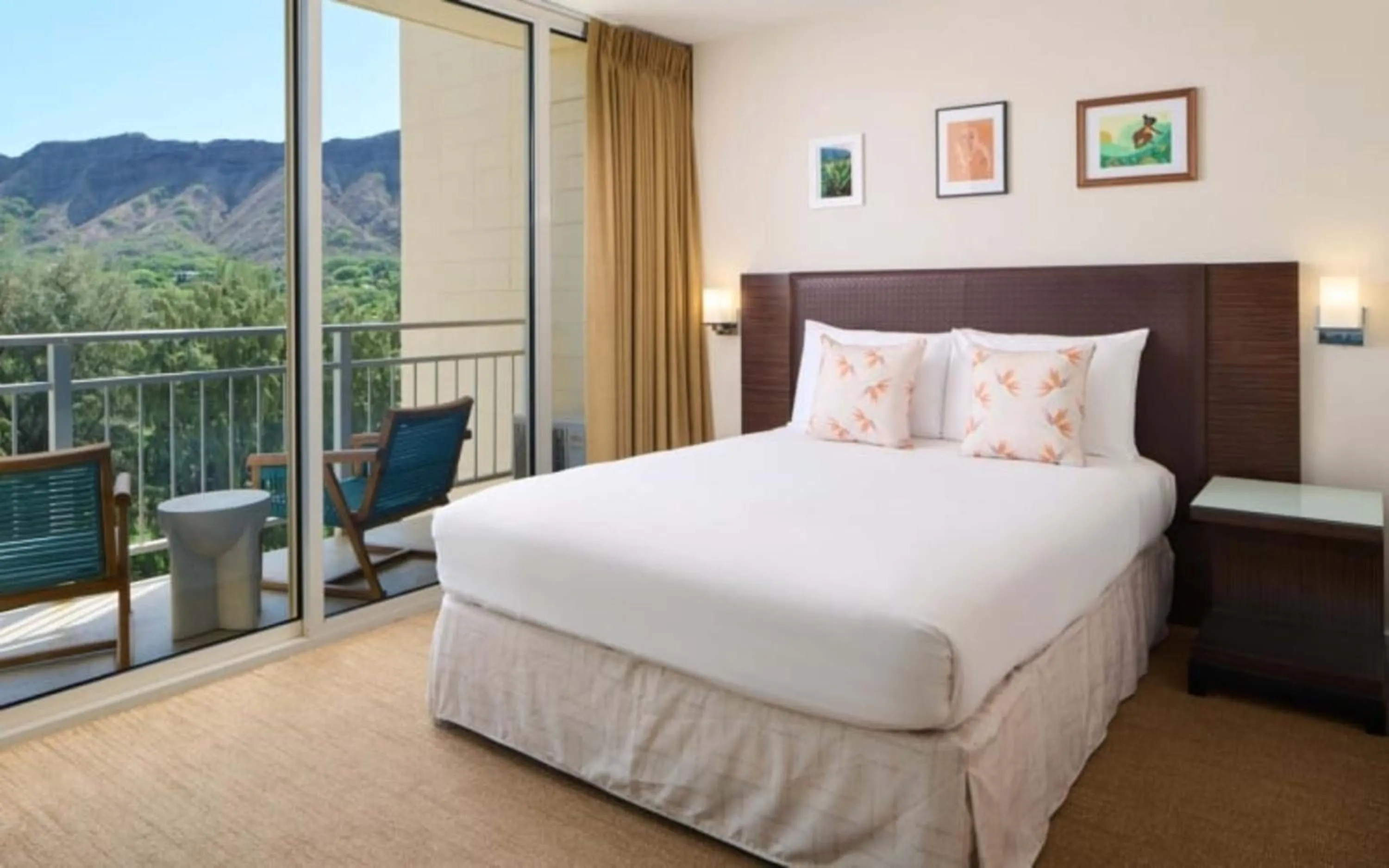 Bed in Kaimana Beach Hotel