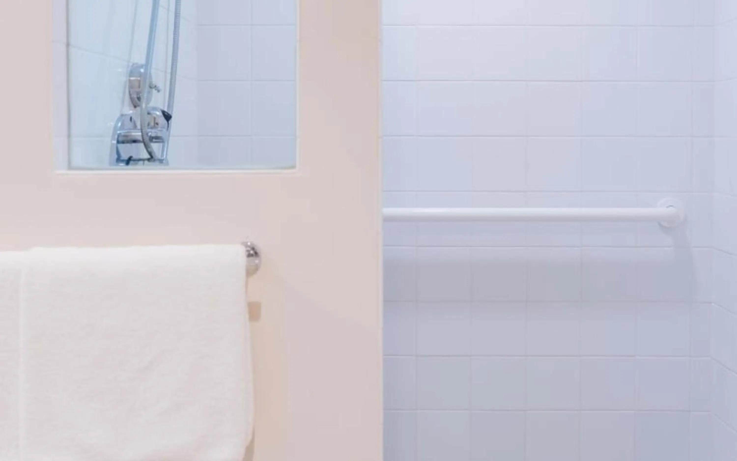Bathroom in Kaimana Beach Hotel