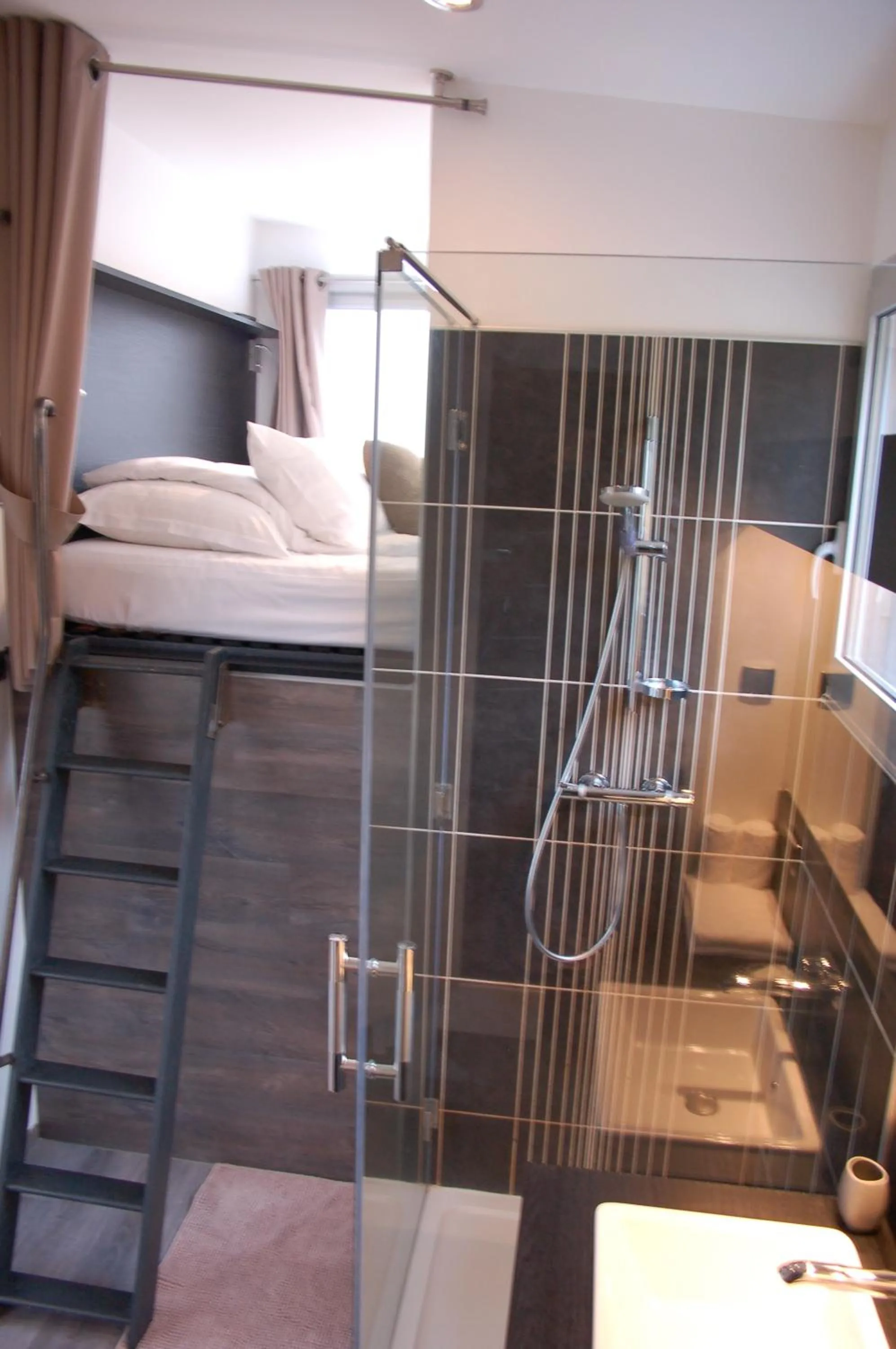 Bed in Aux 500 Diables Eco Lodge - Hotel