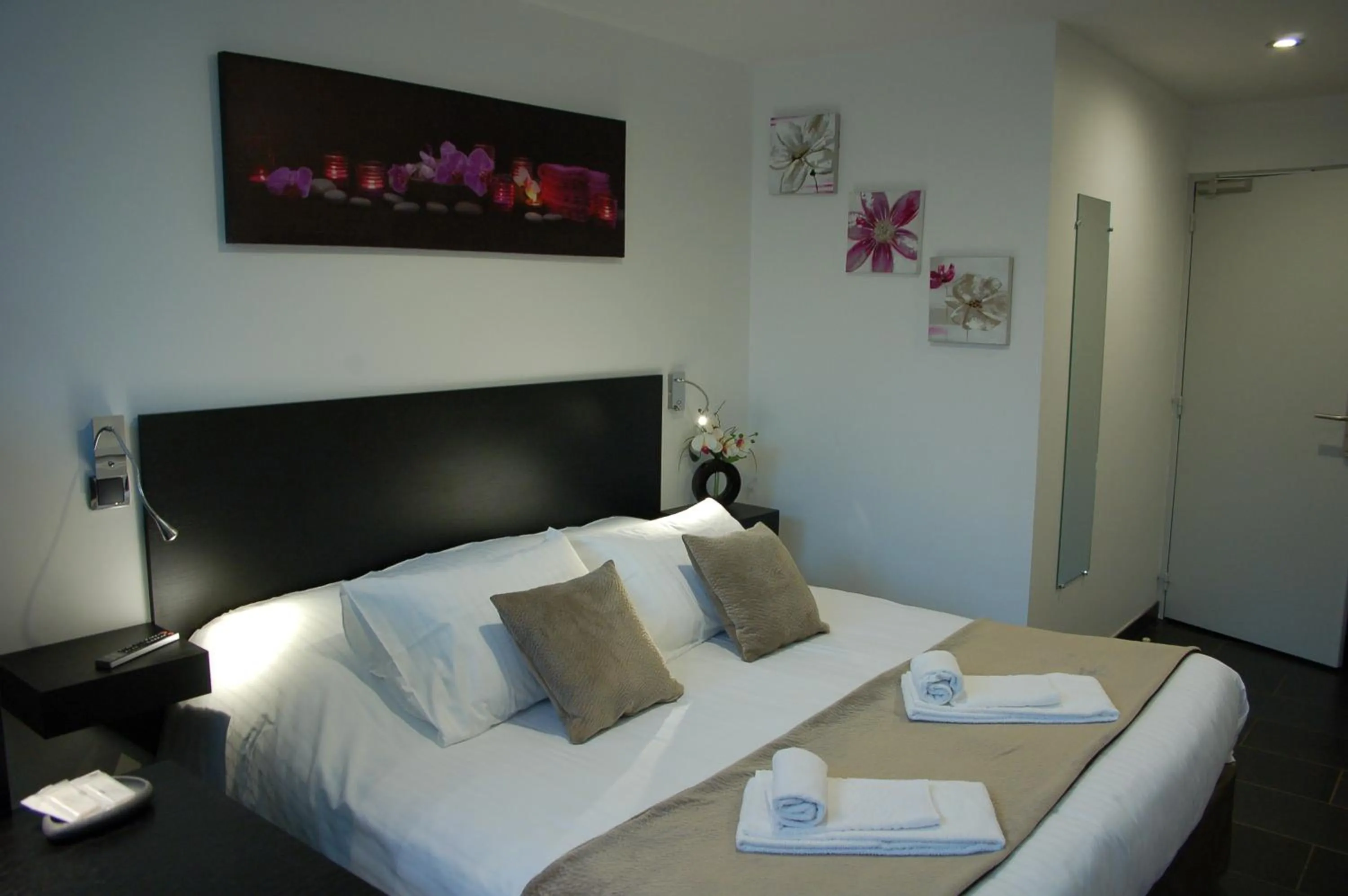 Bed in Aux 500 Diables Eco Lodge - Hotel