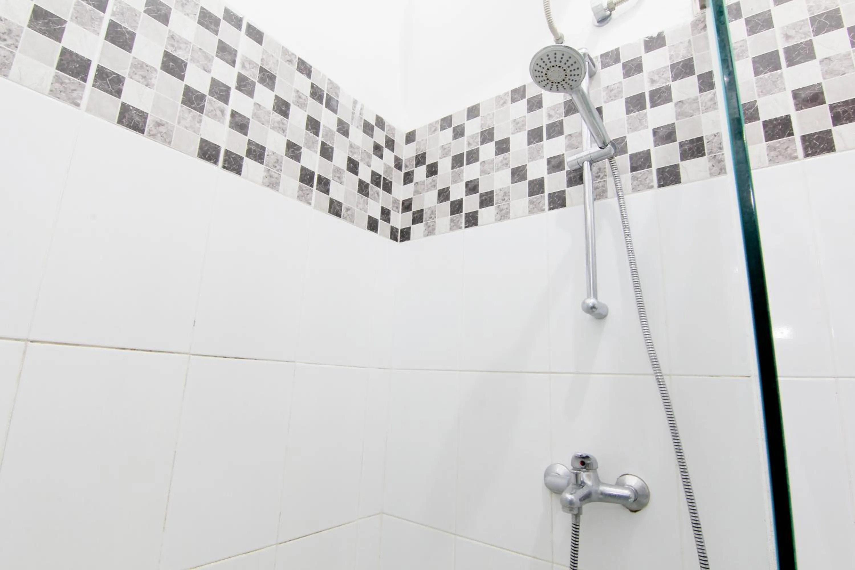 Shower in Embe Joglo Homestay