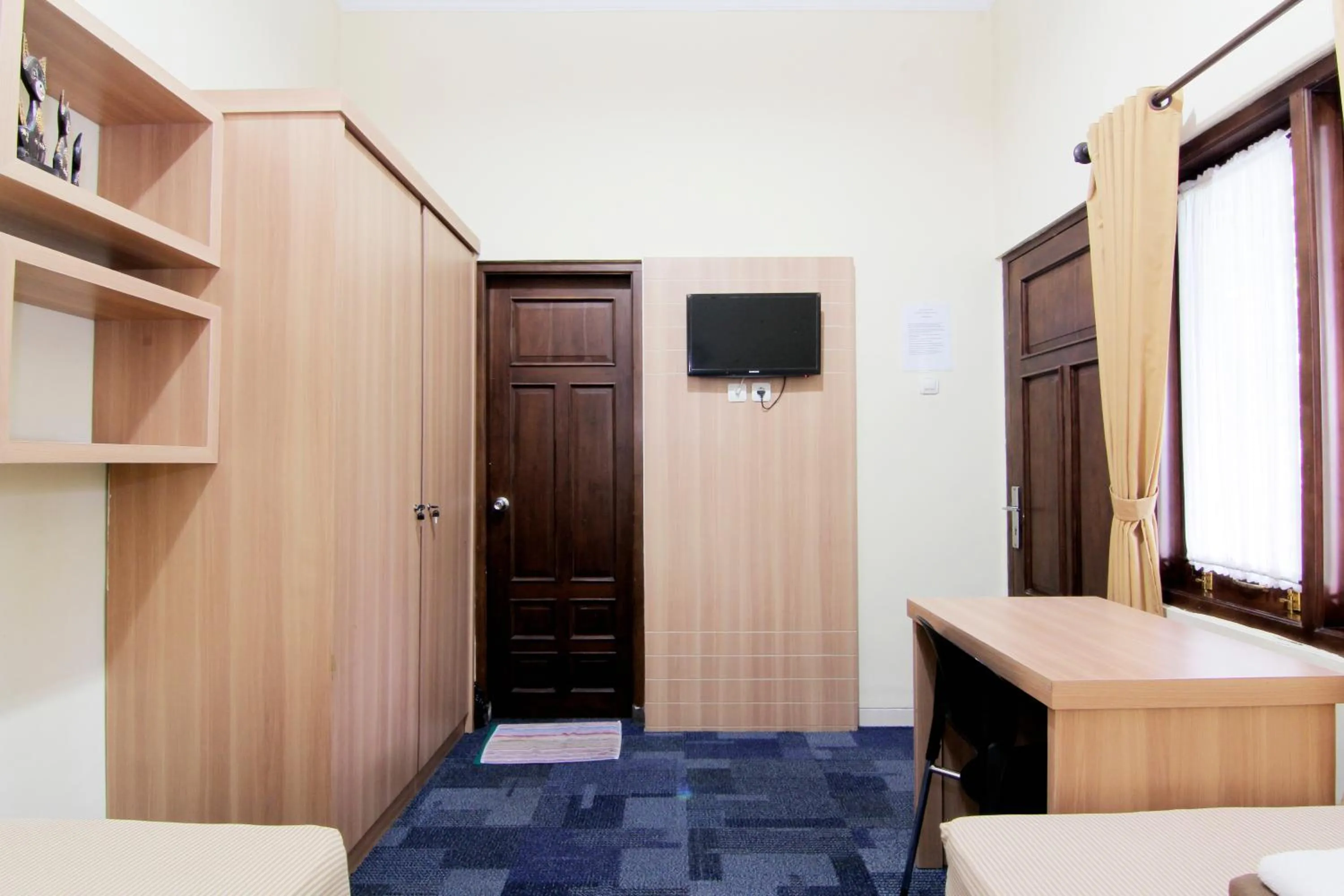 TV and multimedia in Embe Joglo Homestay