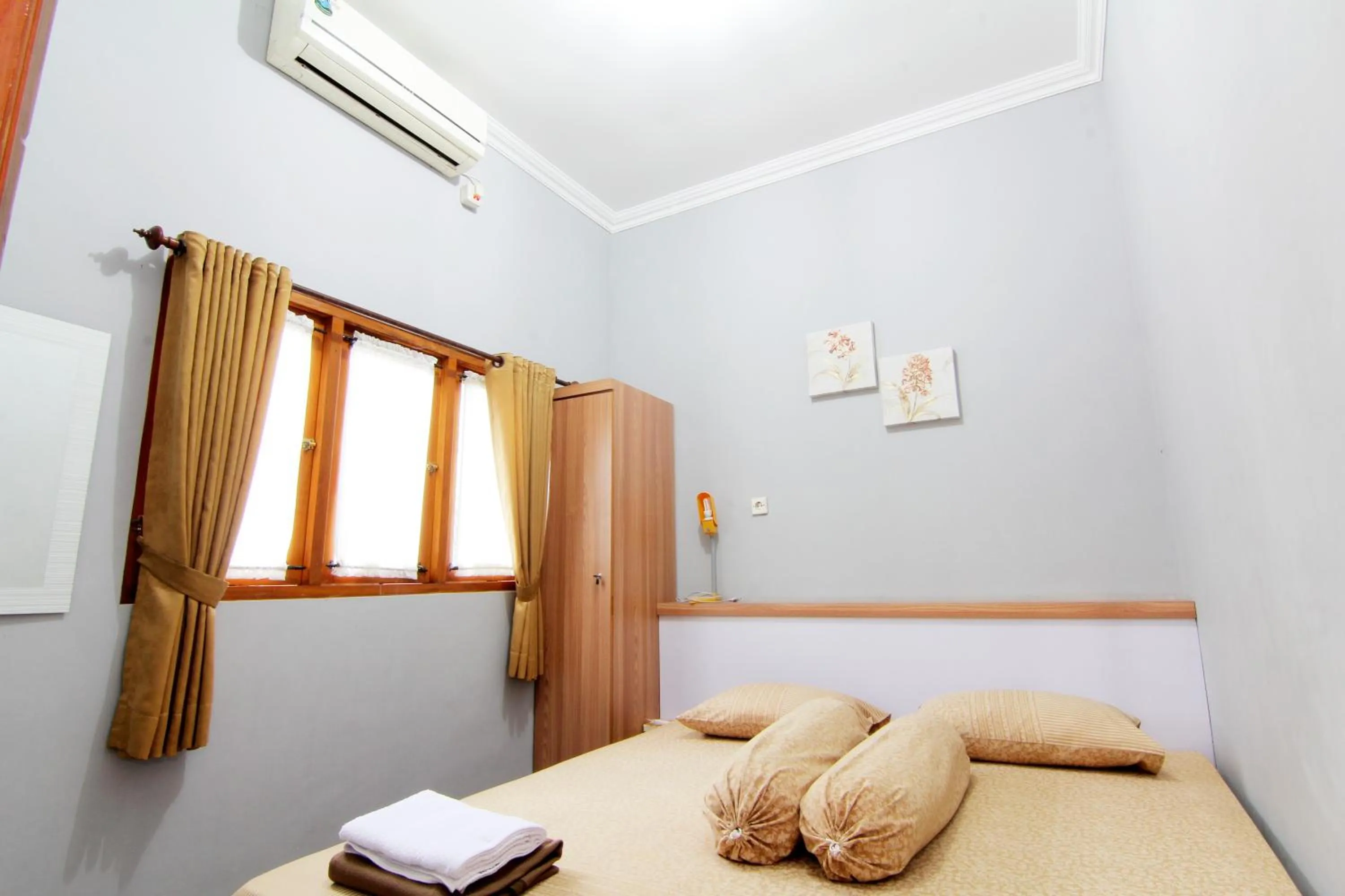 Photo of the whole room, Bed in Embe Joglo Homestay