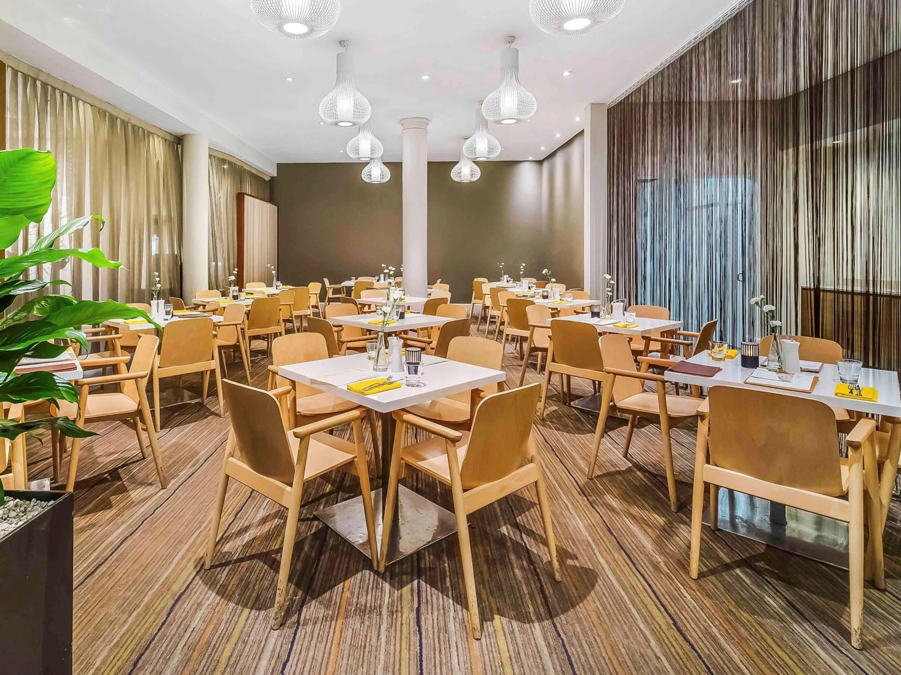 Restaurant/places to eat in Sydney Central Hotel managed by The Ascott Limited