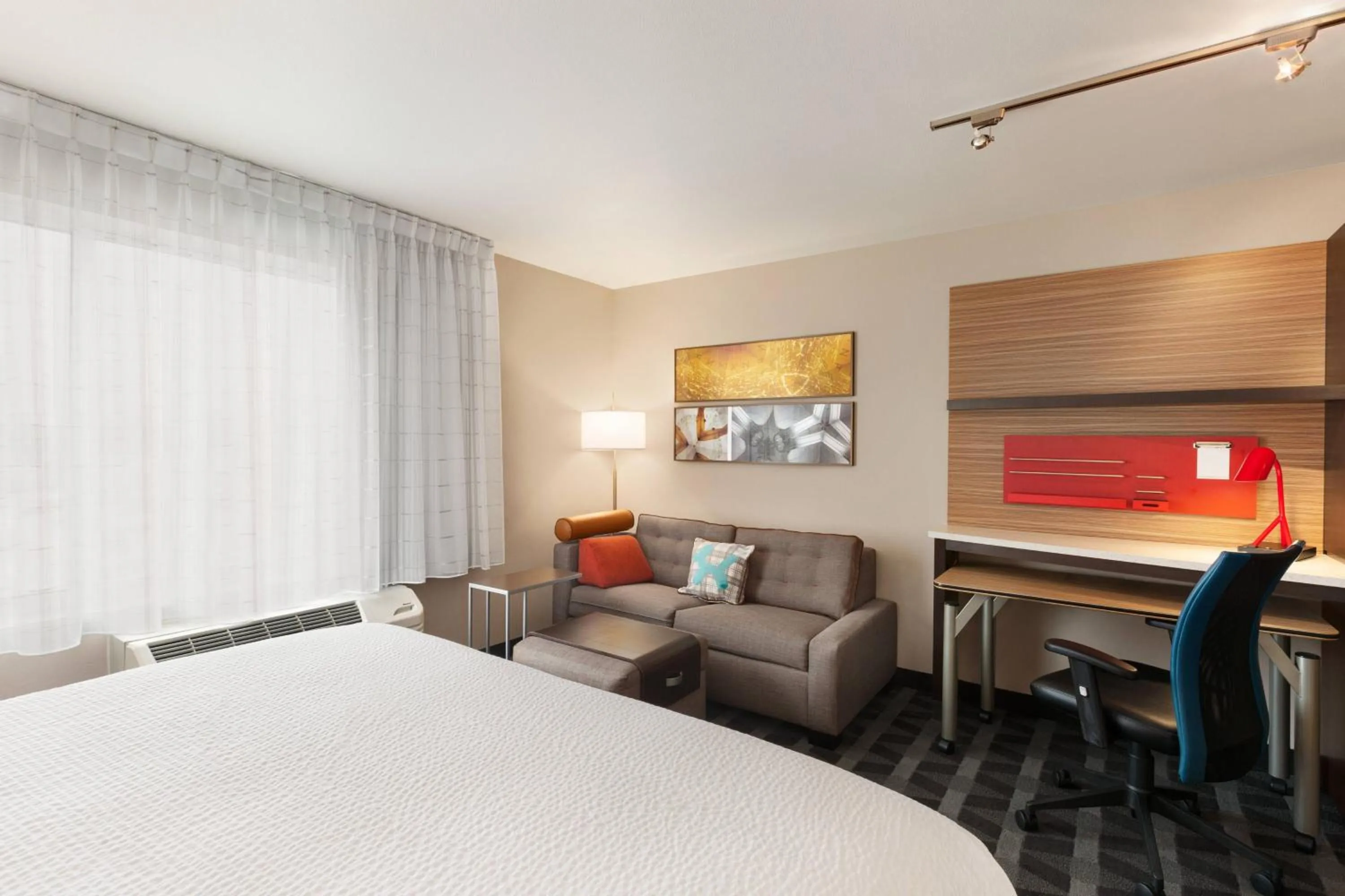 Bedroom, Bed in TownePlace Suites Cedar Rapids Marion