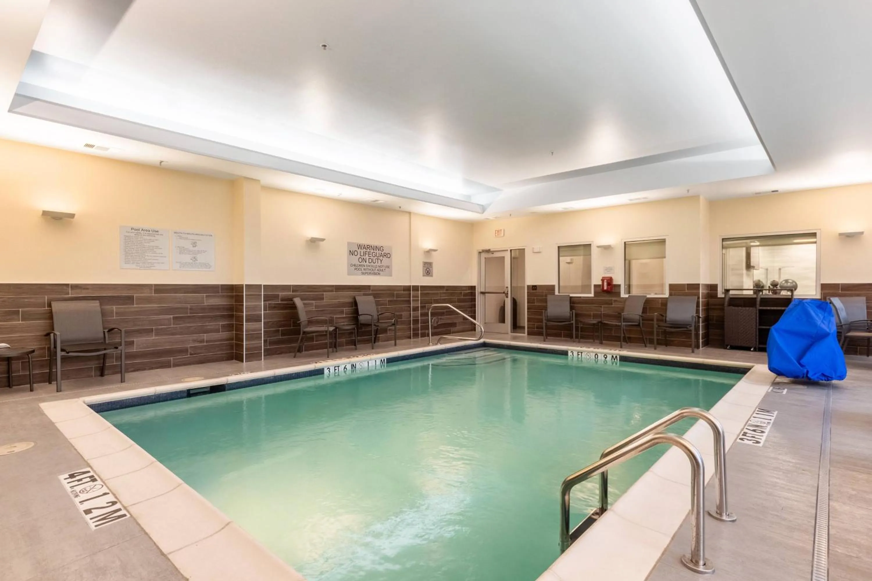 Swimming pool in Fairfield Inn & Suites by Marriott Dallas DFW Airport North Coppell Grapevine