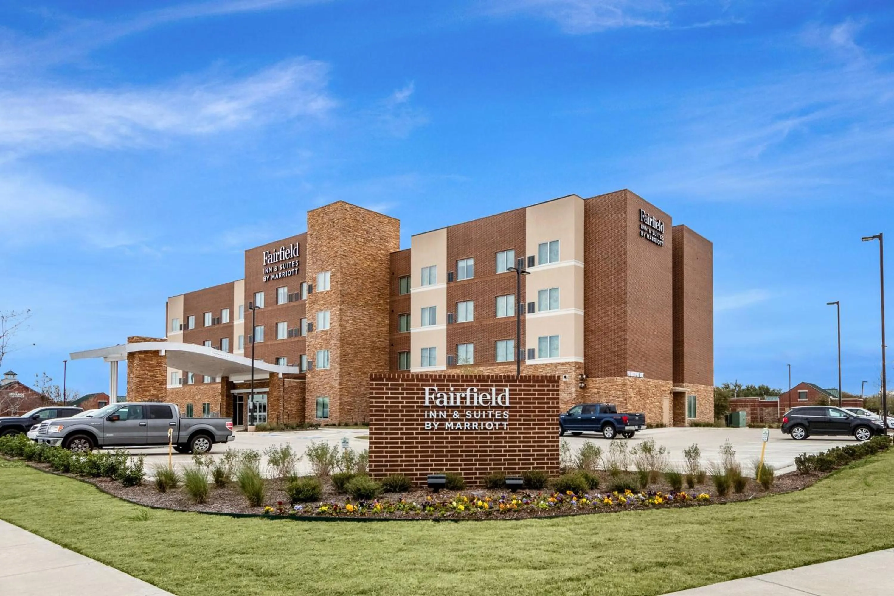 Property building in Fairfield Inn & Suites by Marriott Dallas DFW Airport North Coppell Grapevine