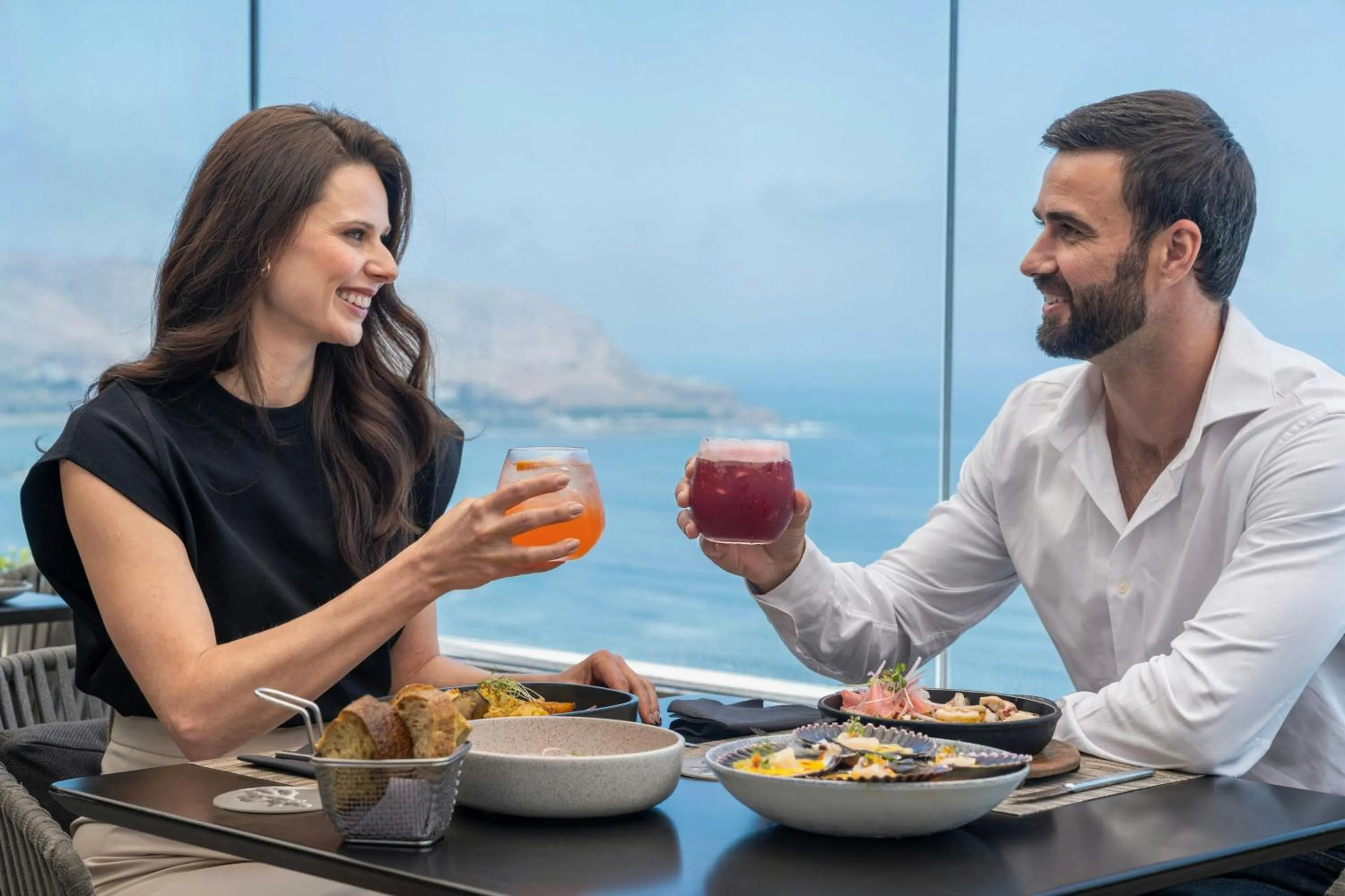 Restaurant/places to eat in AC Hotel by Marriott Lima Miraflores