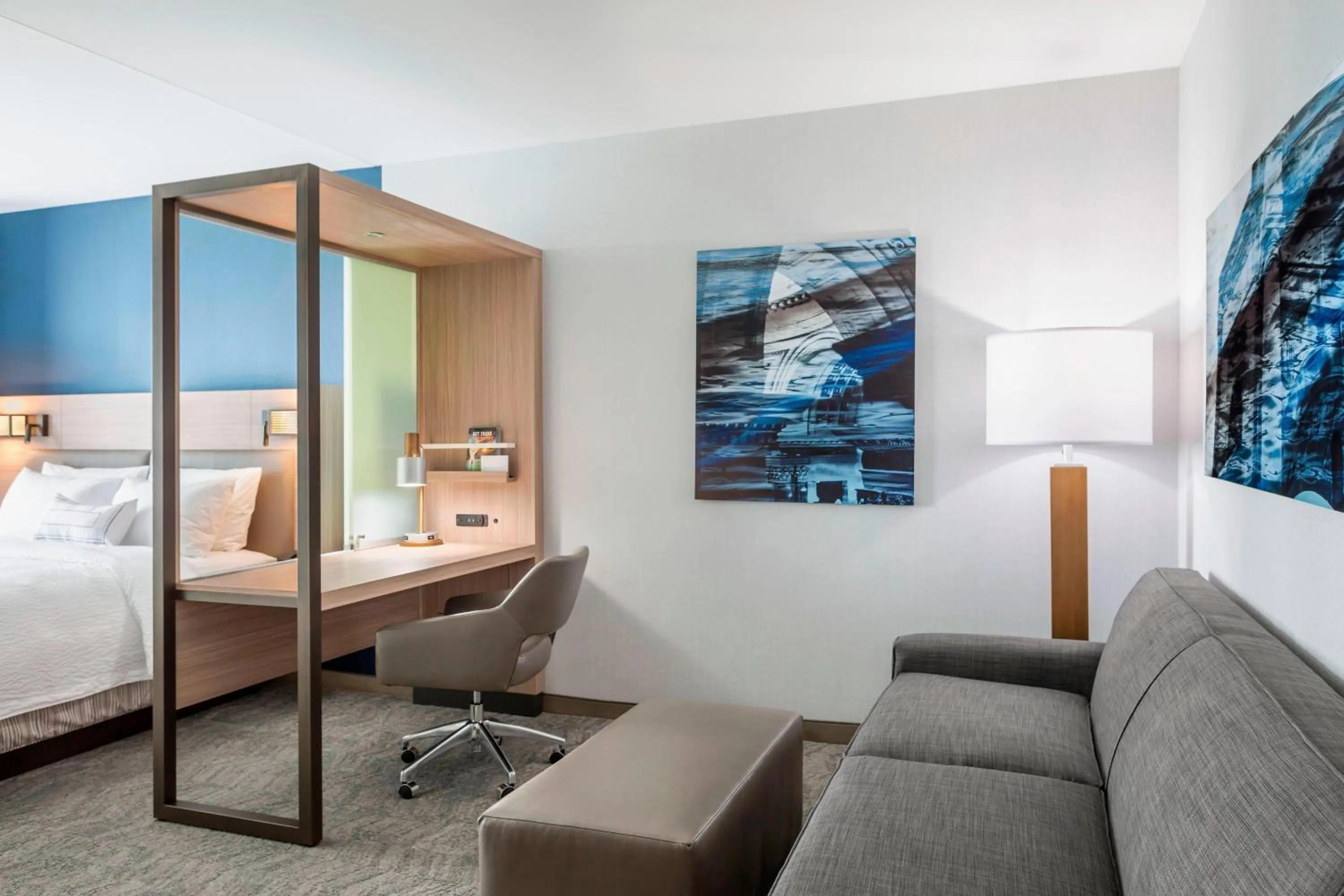 Living room, Bed in SpringHill Suites Madison