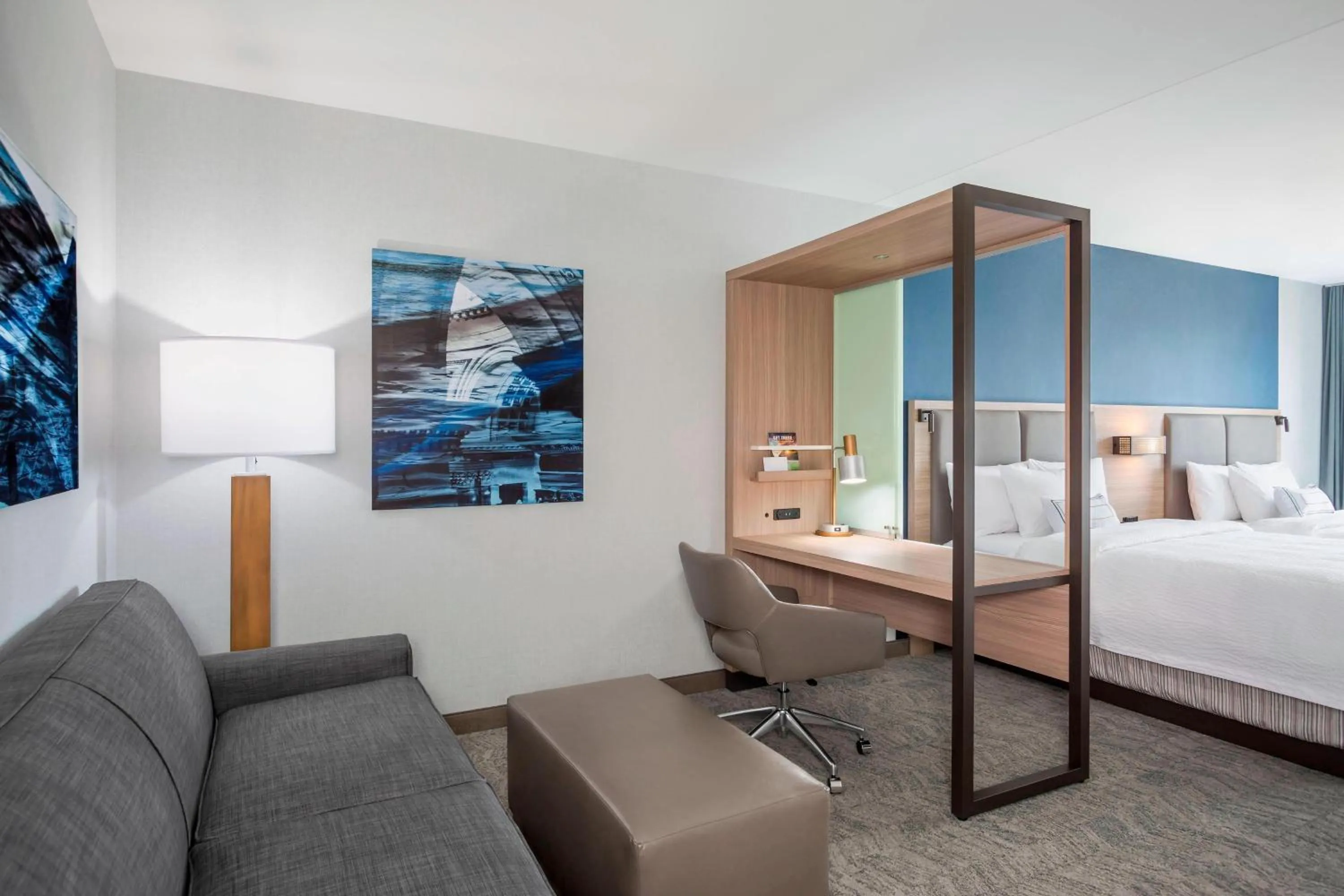 Living room, Bed in SpringHill Suites Madison