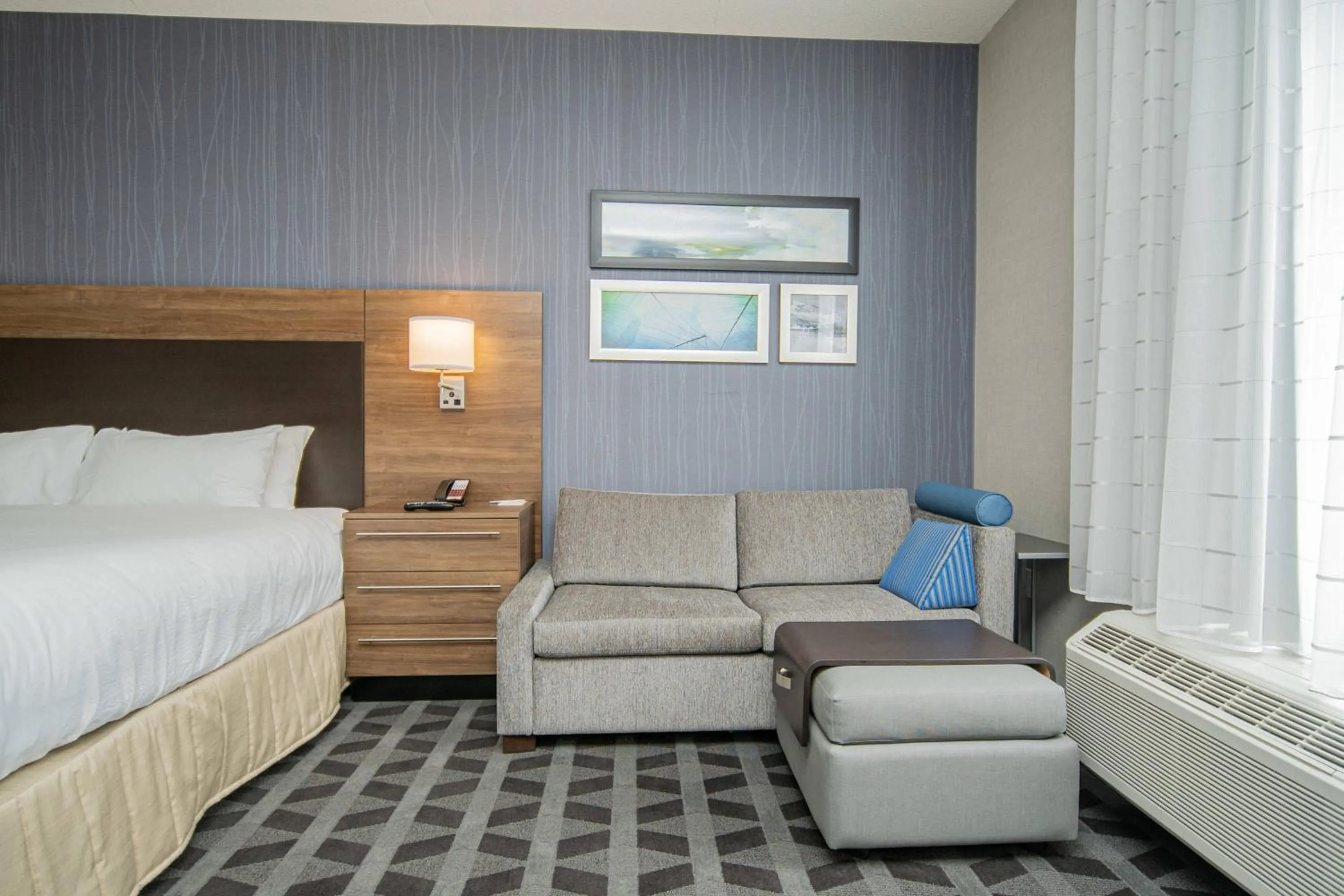 Photo of the whole room, Bed in TownePlace Suites by Marriott Brantford and Conference Centre