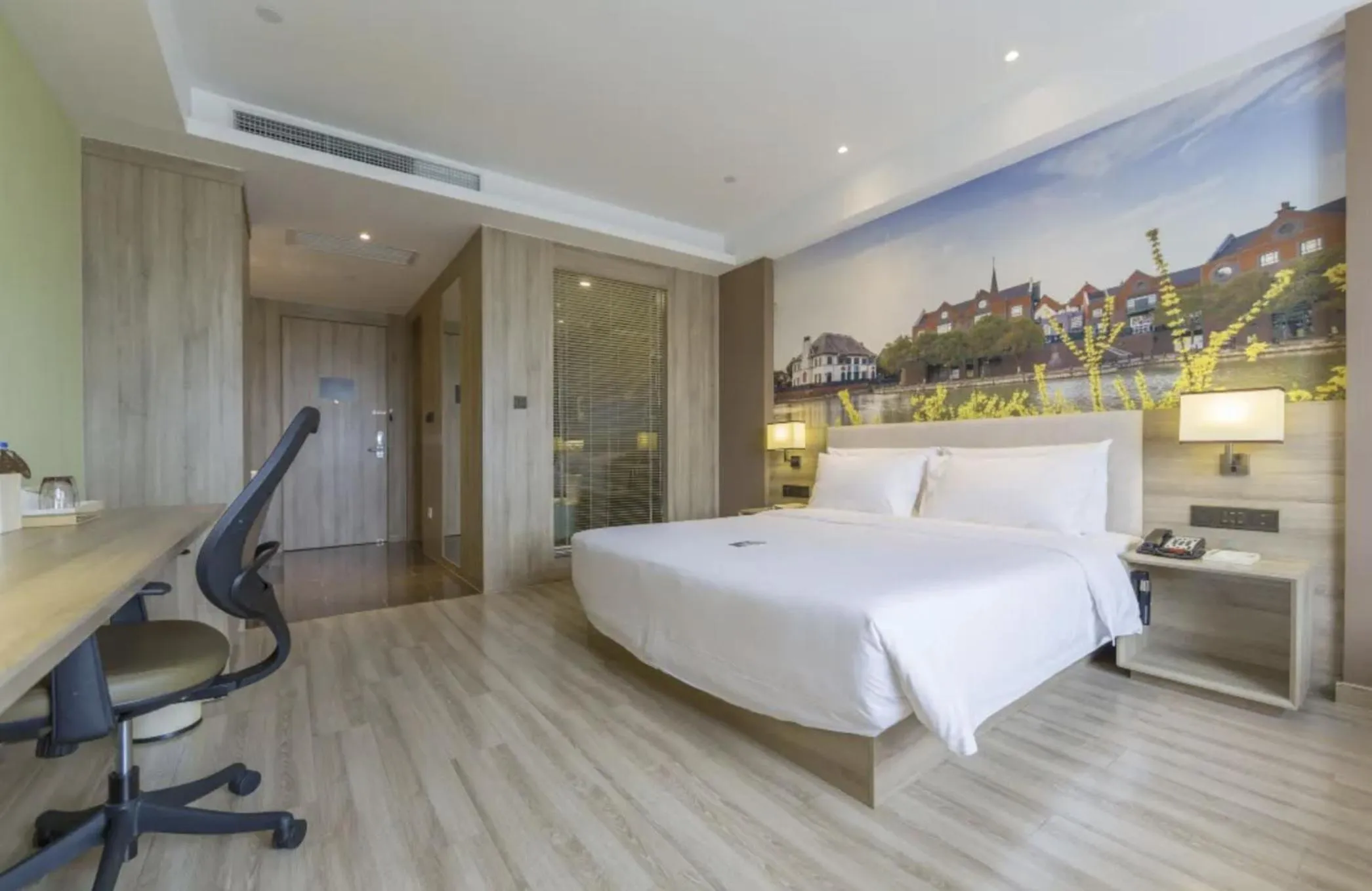 Photo of the whole room, Bed in Atour Hotel Shanghai Xinzhuang