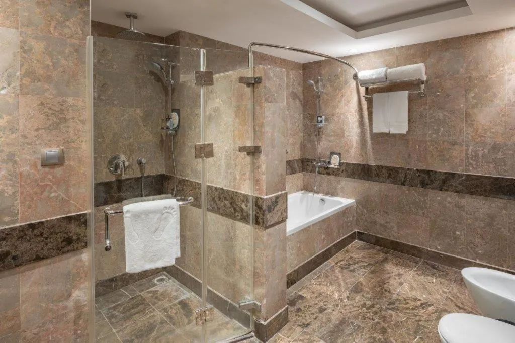 Bathroom in Millennium Makkah Al Naseem