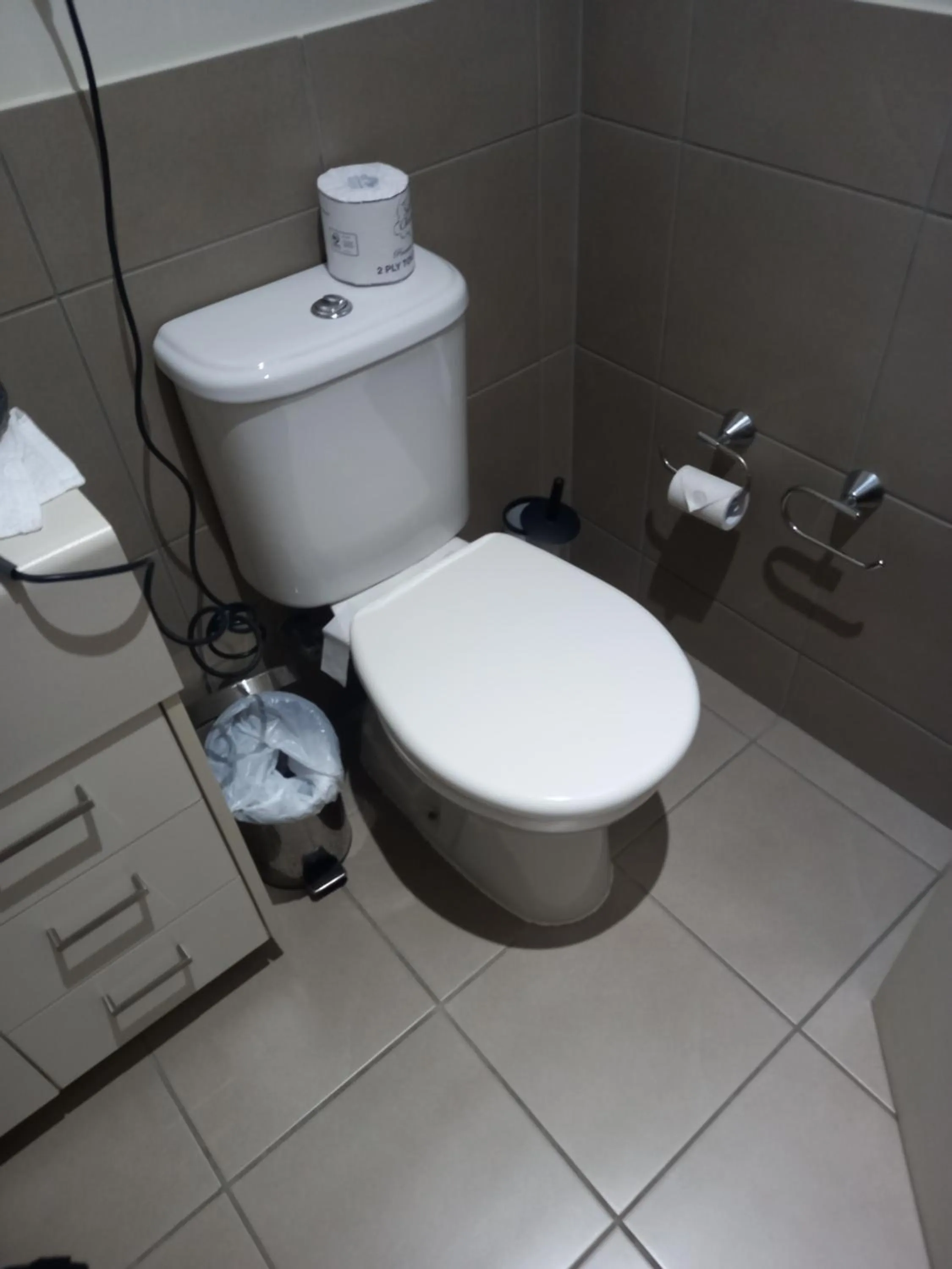 Toilet in Gladstone Downtown Central Apartment Hotel Official