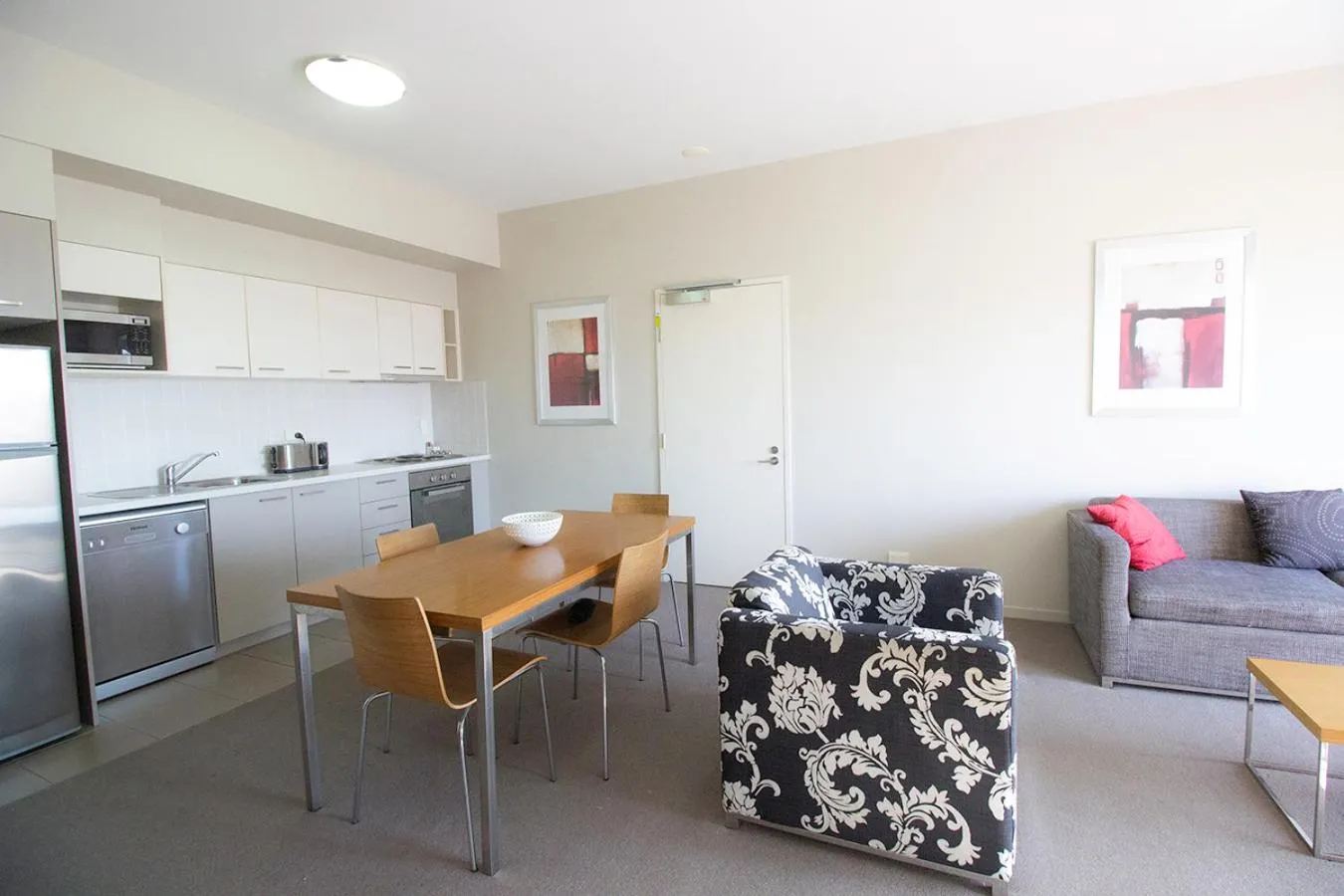 Kitchen or kitchenette in Gladstone Downtown Central Apartment Hotel Official