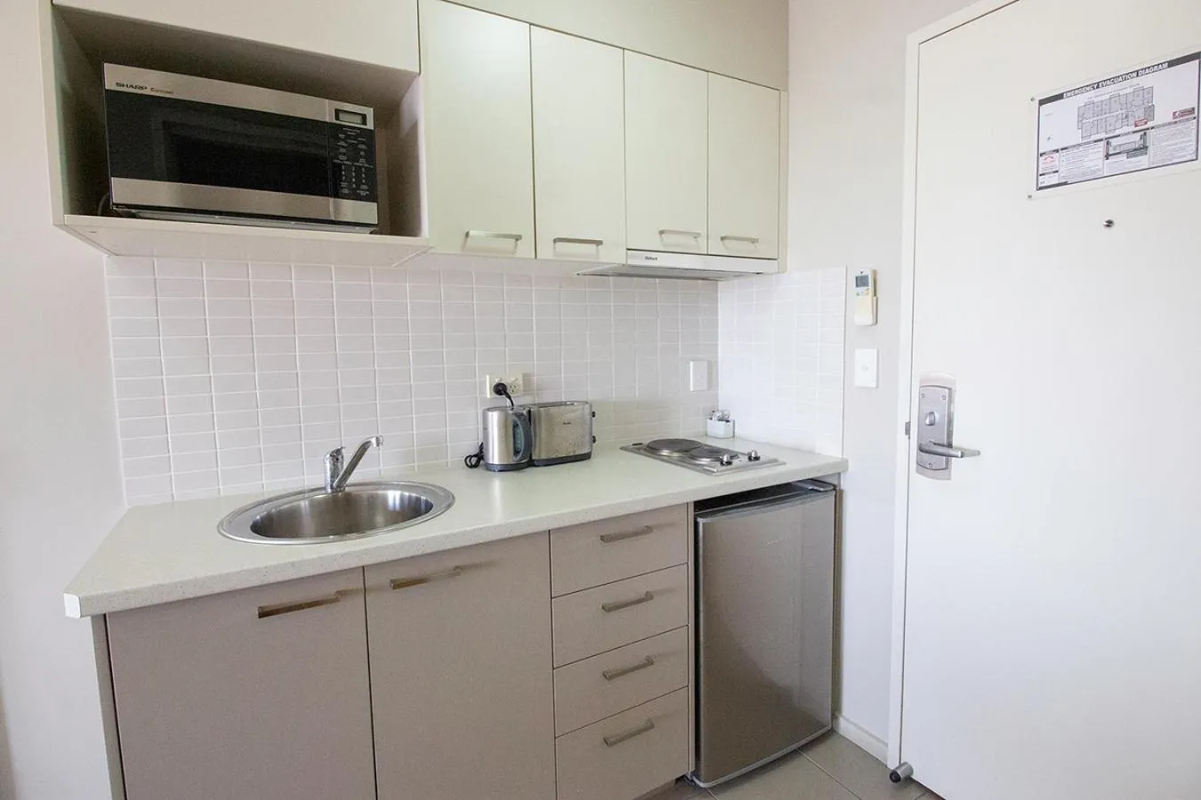 Kitchen or kitchenette in Gladstone Downtown Central Apartment Hotel Official