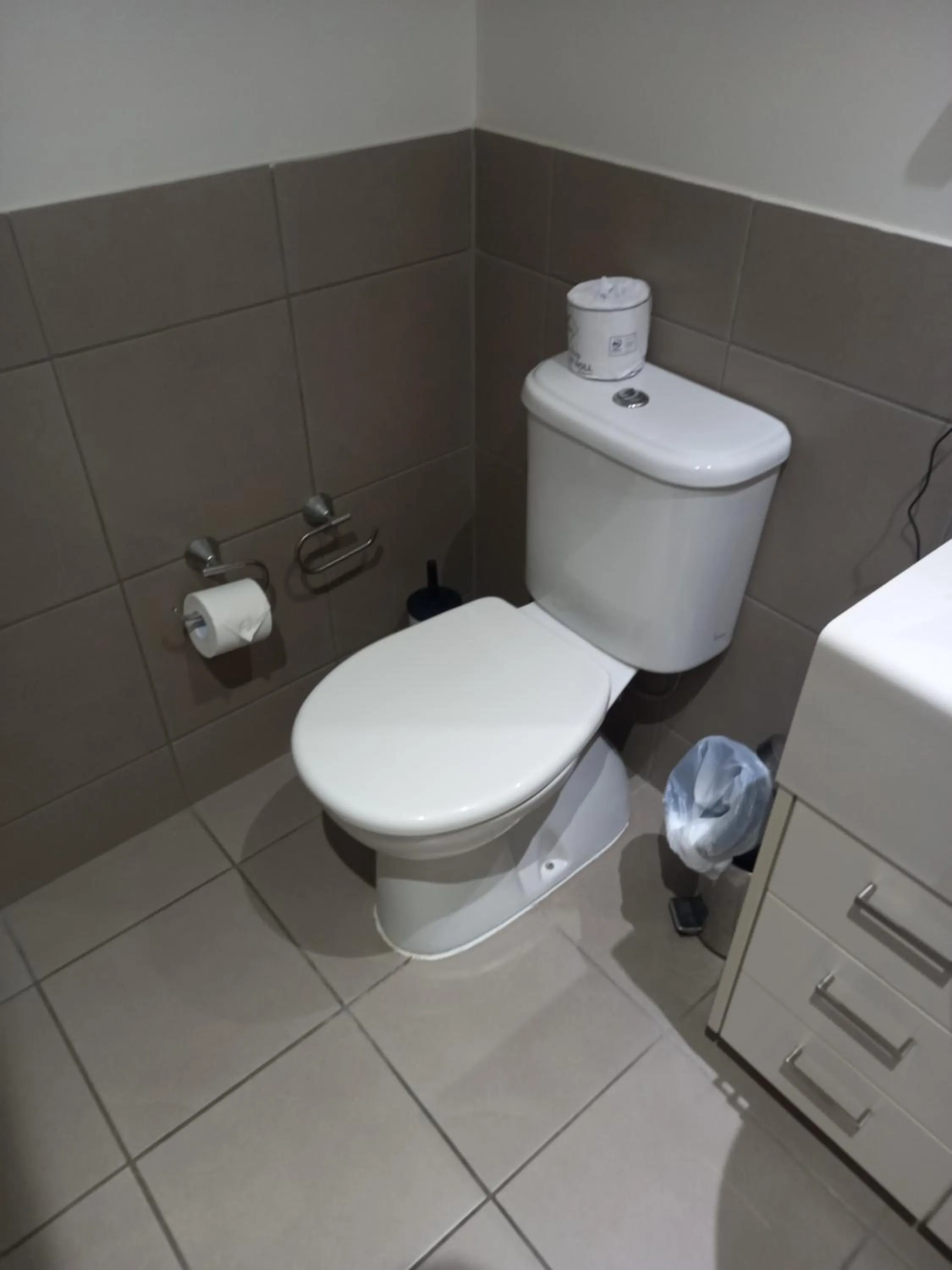 Toilet in Gladstone Downtown Central Apartment Hotel Official