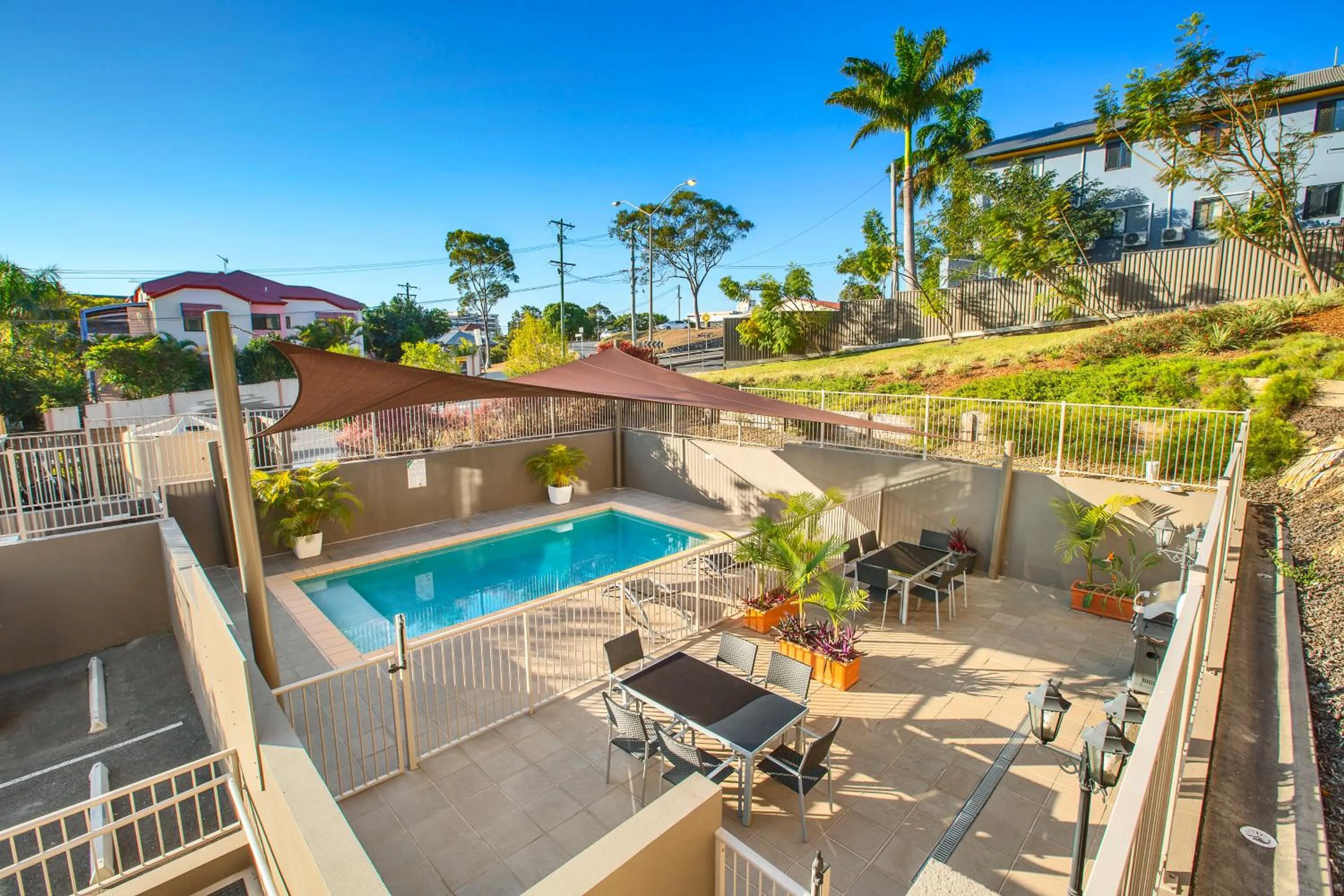 BBQ facilities in Gladstone Downtown Central Apartment Hotel Official