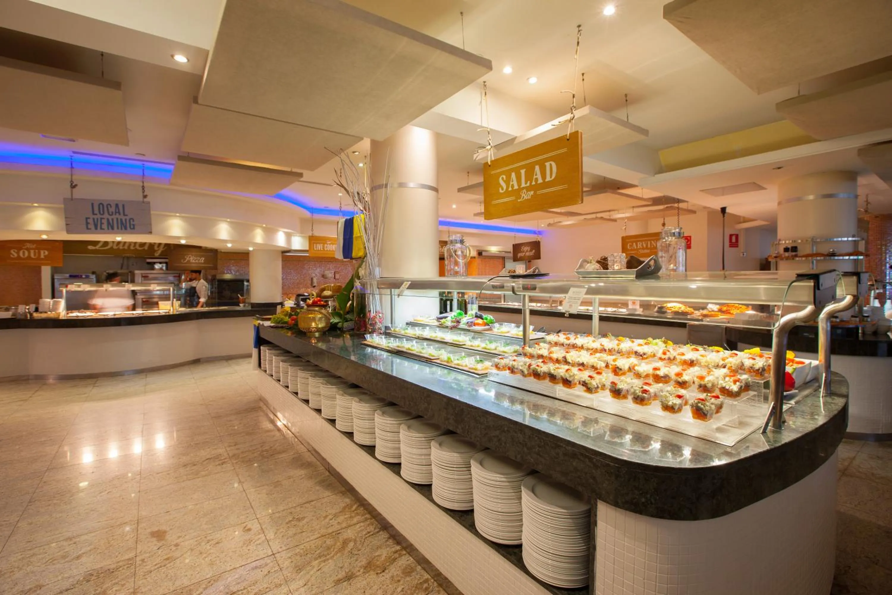 Restaurant/places to eat in Grupotel Orquidea