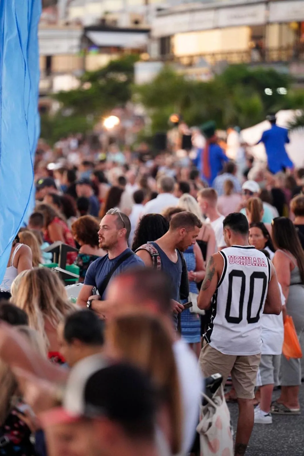 People in Comodoro Estudio Vista Mar Explotaciones Ravel