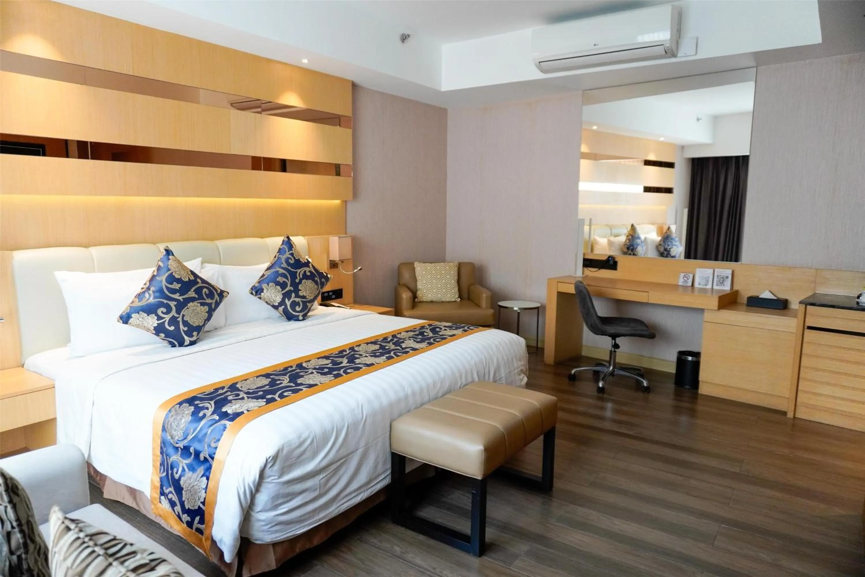 Bedroom, Bed in Best Western Plus Metro Clark