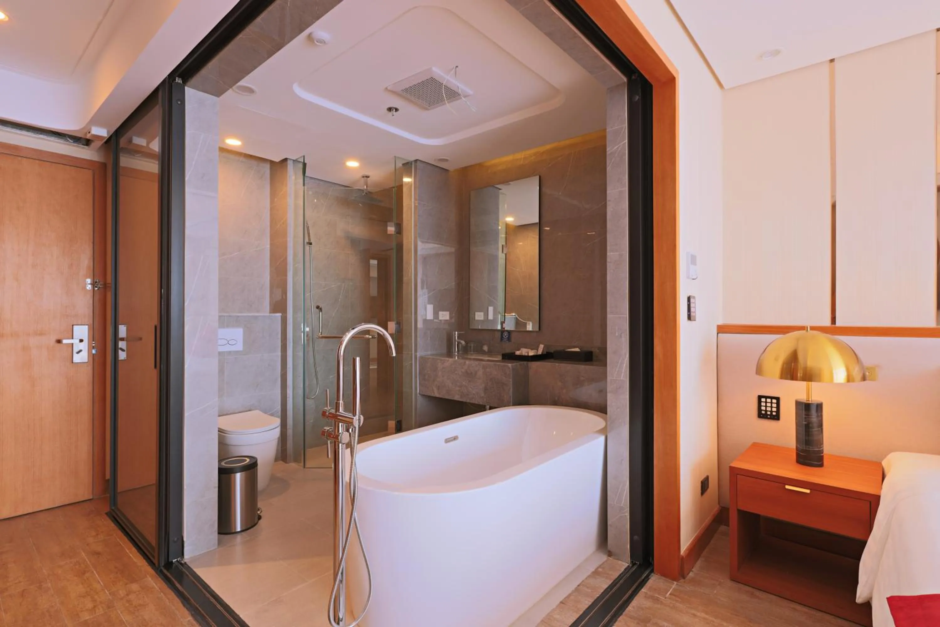 Bathroom, Bed in Best Western Plus Metro Clark